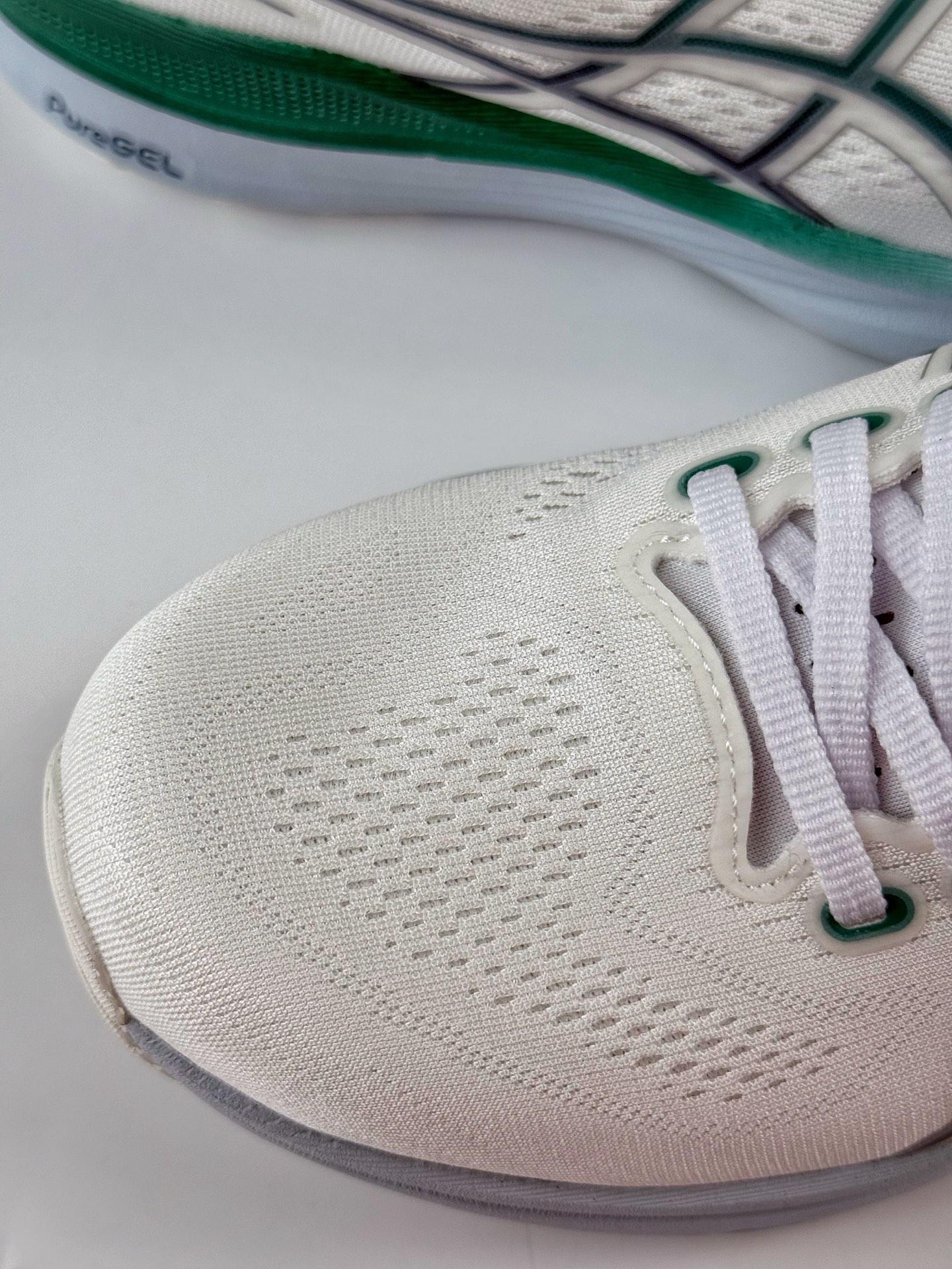 180 Asics GEL-KAYANO 32 LUXE 时尚舒适 低帮跑步鞋 1011C052-102