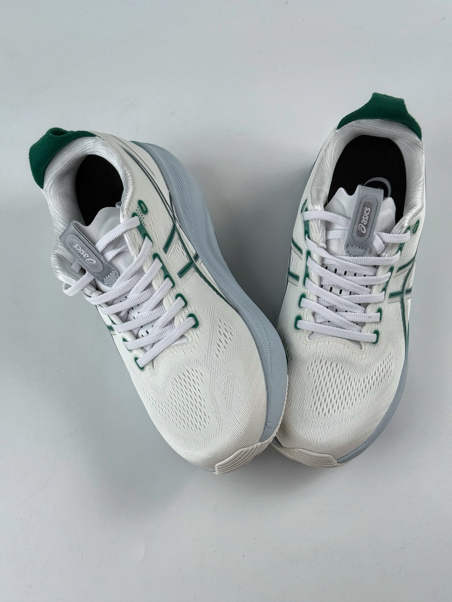 180 Asics GEL-KAYANO 32 LUXE 时尚舒适 低帮跑步鞋 1011C052-102