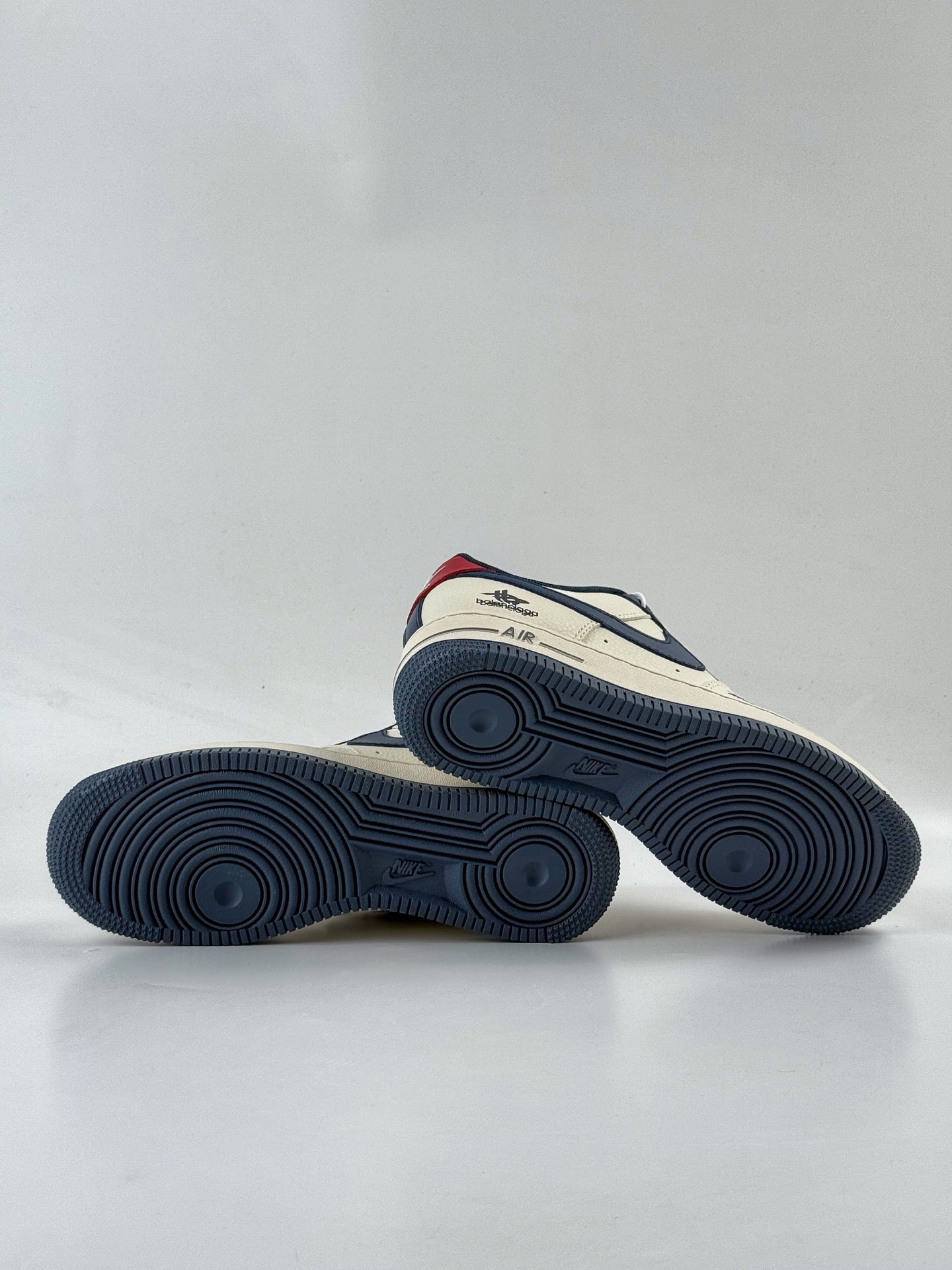 Nike Air Force 1 Low 07 x Balenciaga 米蓝 XD2588-604