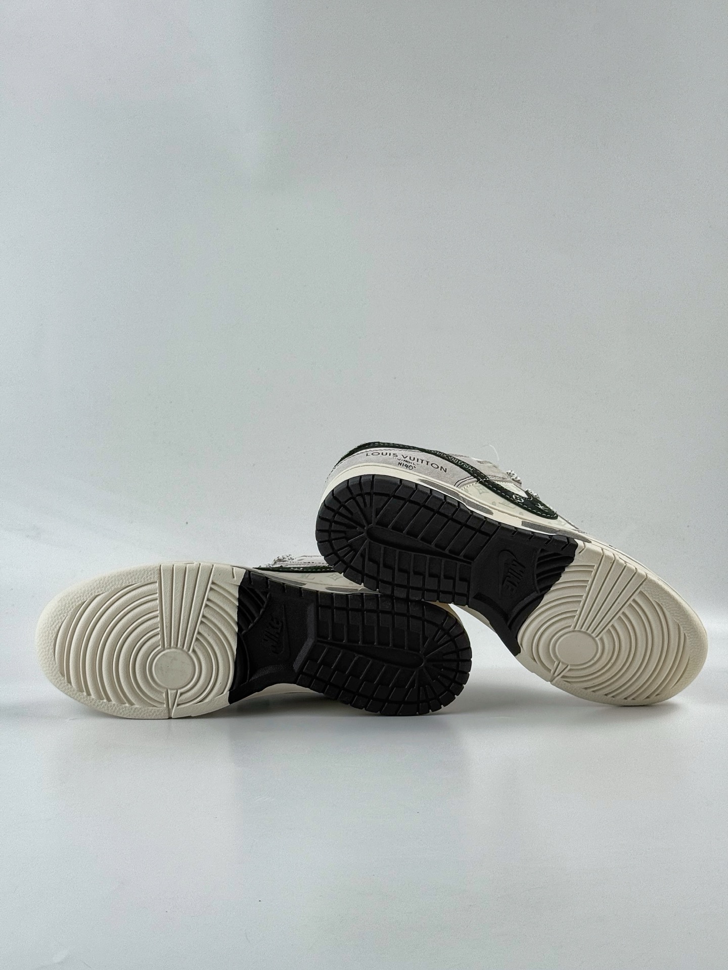 Nike SB Dunk Low x Louis Vuitton 灰白满天星 CX5050-Y01