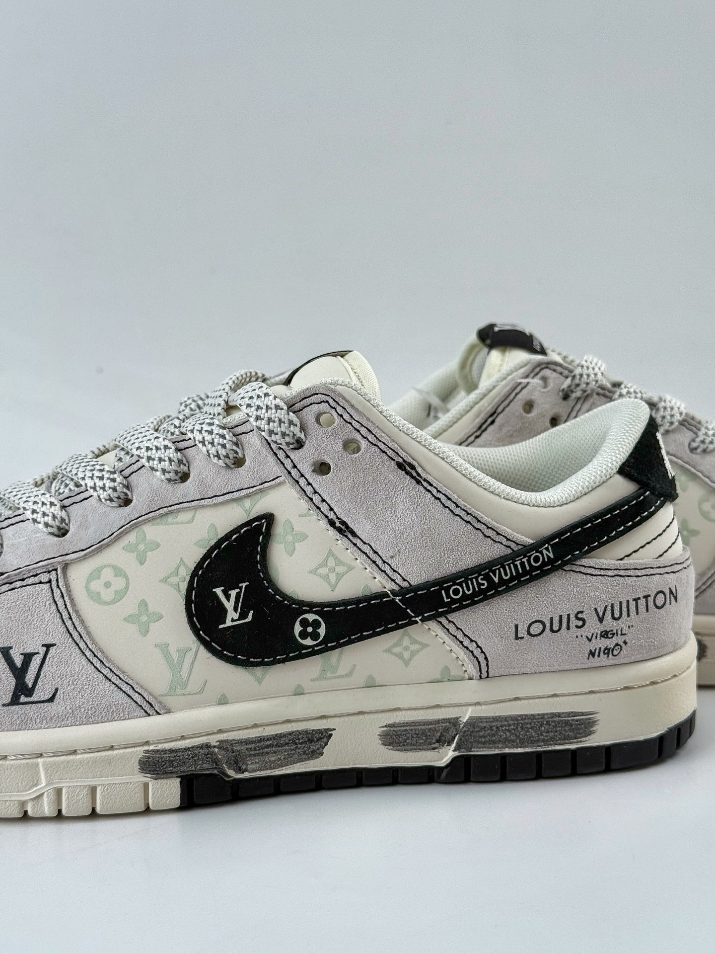 Nike SB Dunk Low x Louis Vuitton 灰白满天星 CX5050-Y01