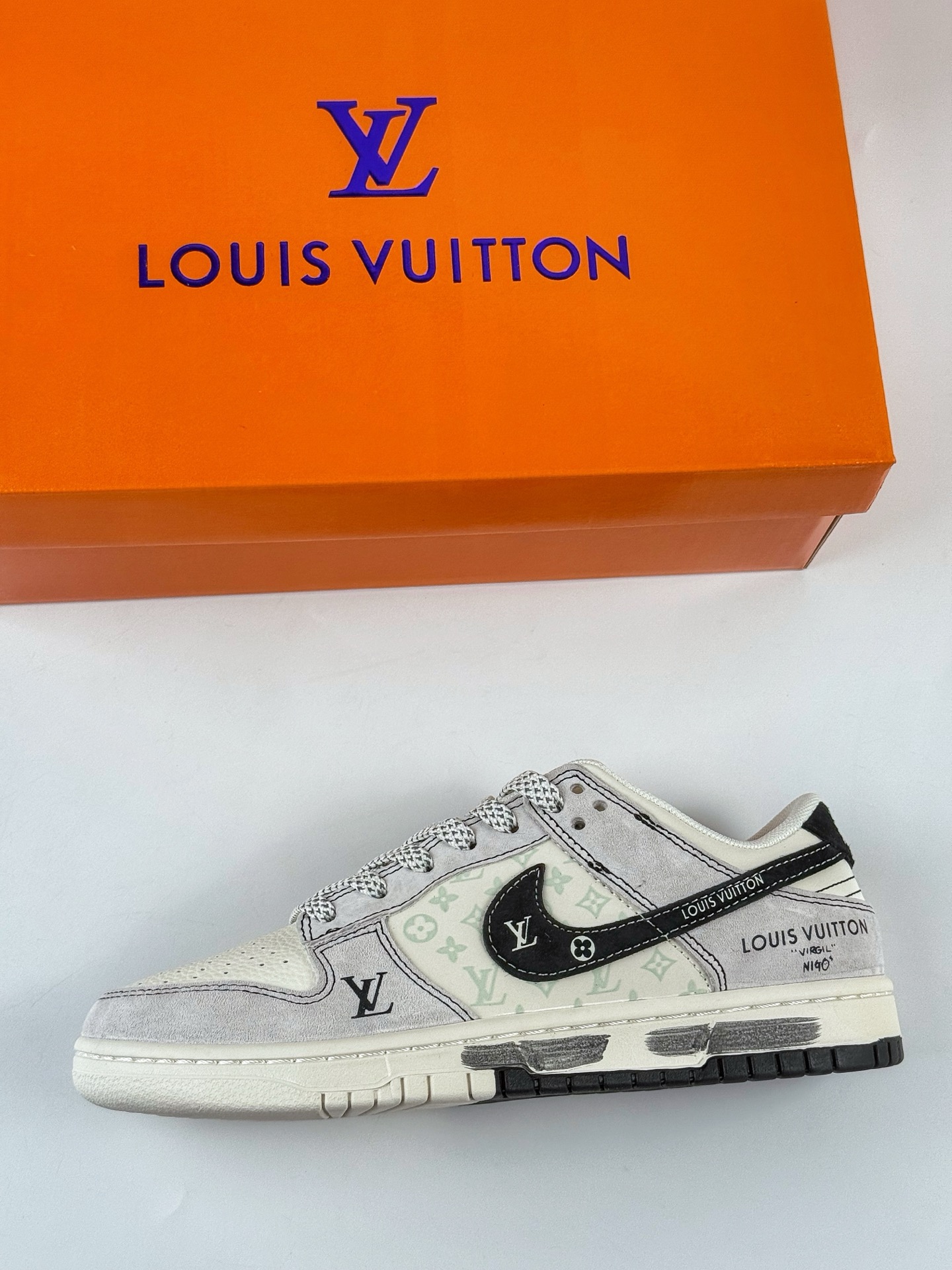 Nike SB Dunk Low x Louis Vuitton 灰白满天星 CX5050-Y01