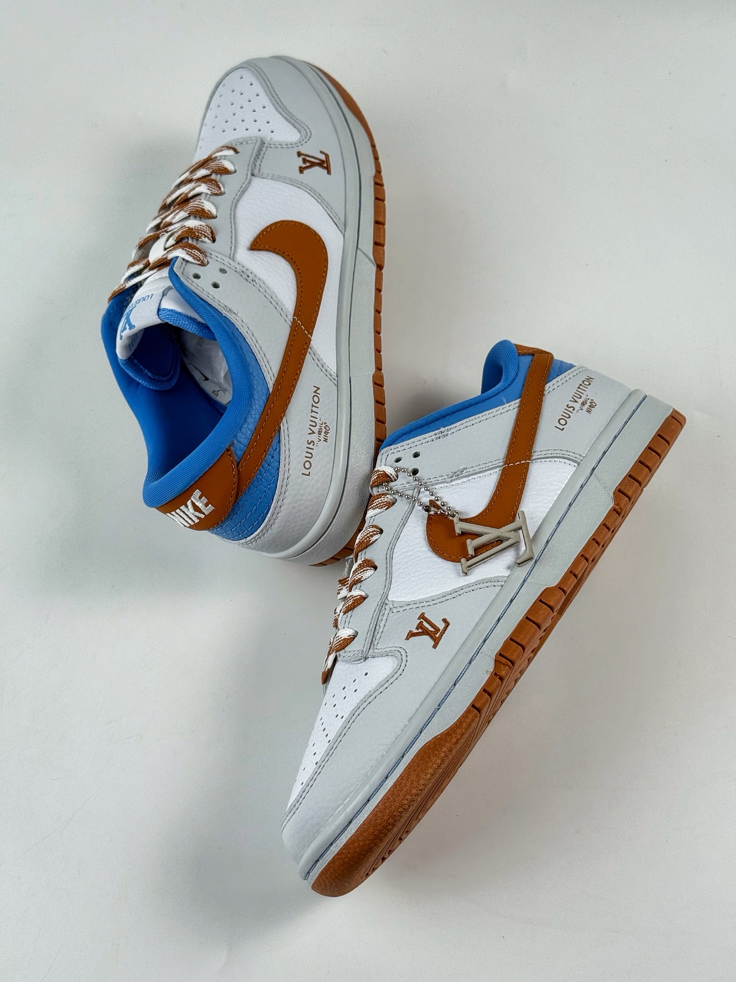 NIKE SB Dunk Low RETRO x Louis Vuitton 灰白棕 SC0601-474
