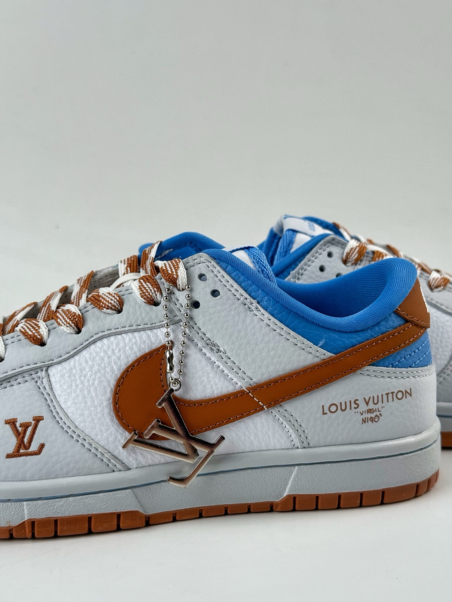 NIKE SB Dunk Low RETRO x Louis Vuitton 灰白棕 SC0601-474