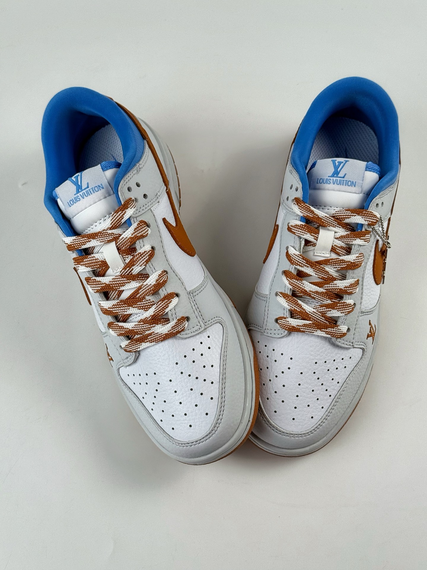 NIKE SB Dunk Low RETRO x Louis Vuitton 灰白棕 SC0601-474