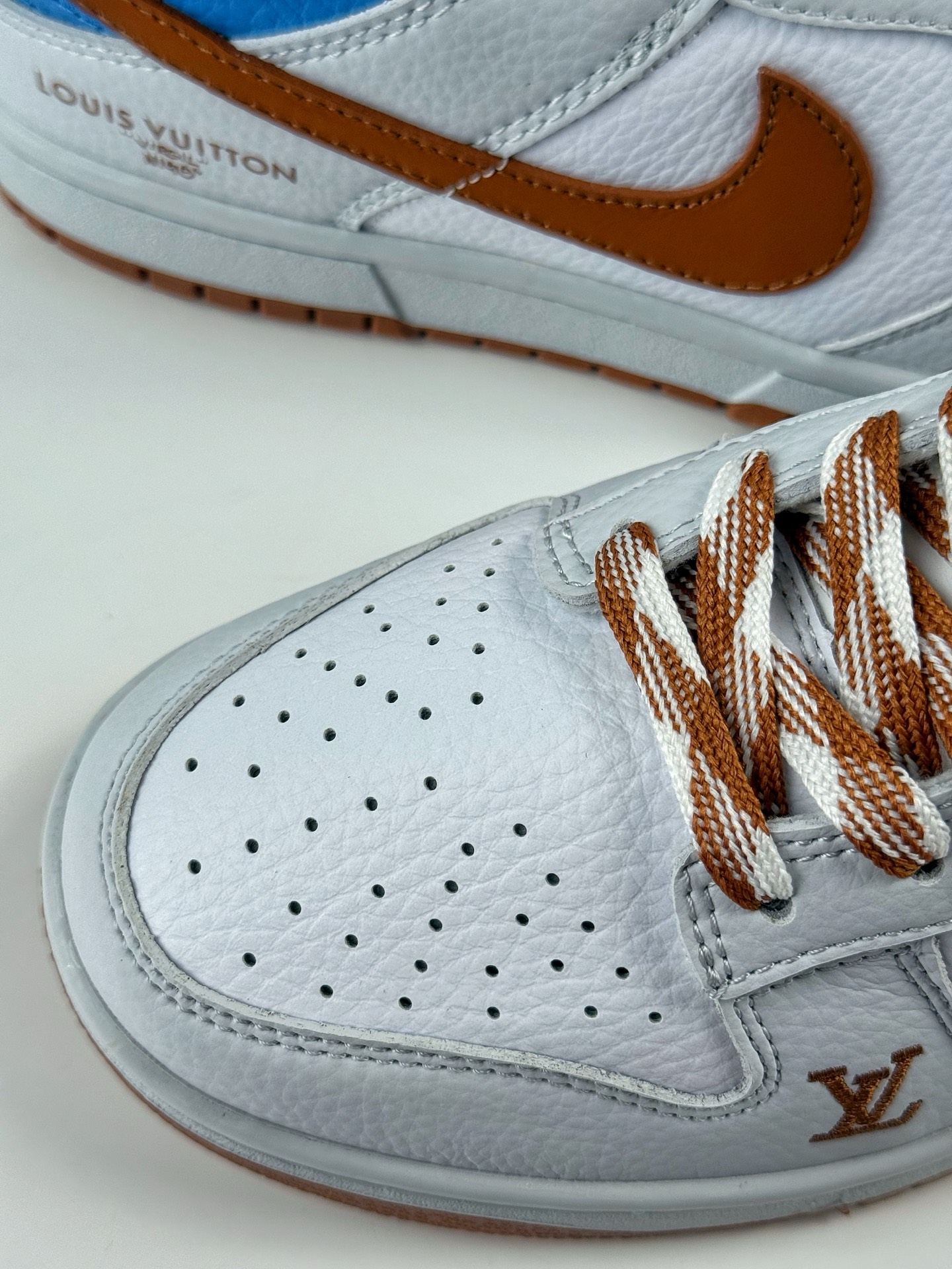 NIKE SB Dunk Low RETRO x Louis Vuitton 灰白棕 SC0601-474
