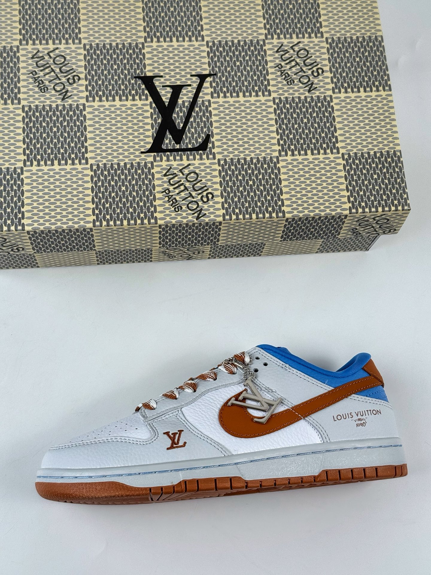 NIKE SB Dunk Low RETRO x Louis Vuitton 灰白棕 SC0601-474
