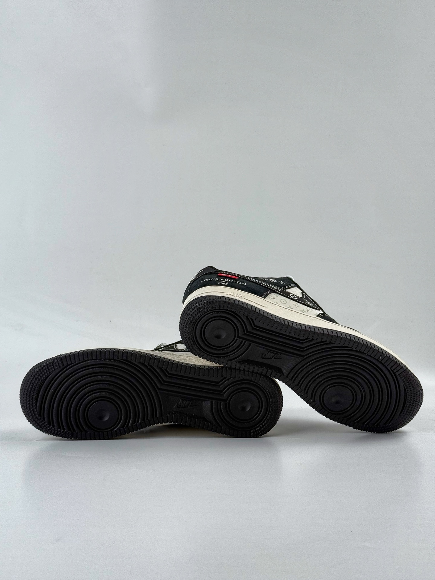 Nike Air Force 1 Low 07 x Louis Vuitton 黑白满天星 CX5050-Y26