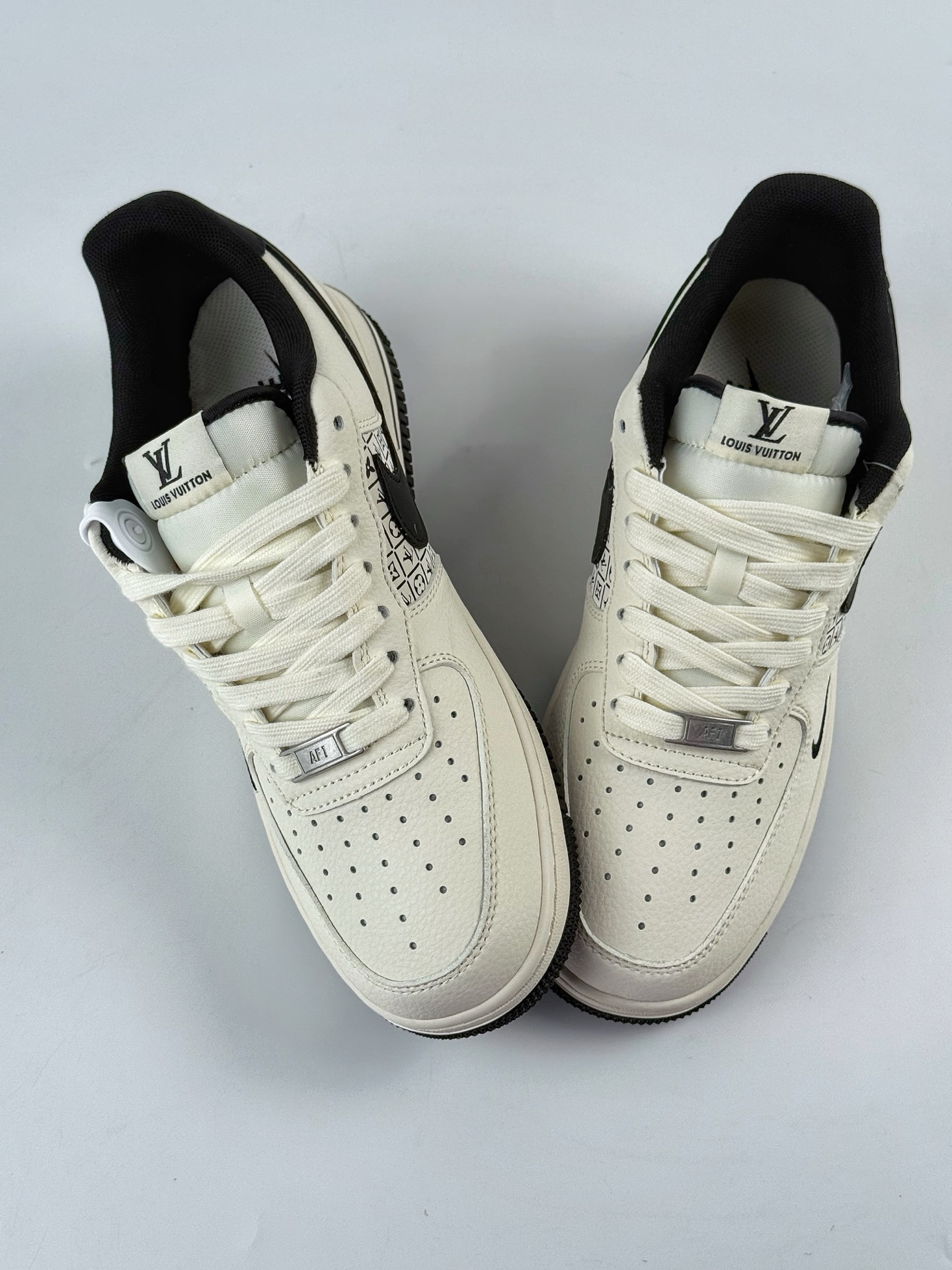 Nike Air Force 1 Low 07 x Louis Vuitton 白黑小勾 XD2588-601