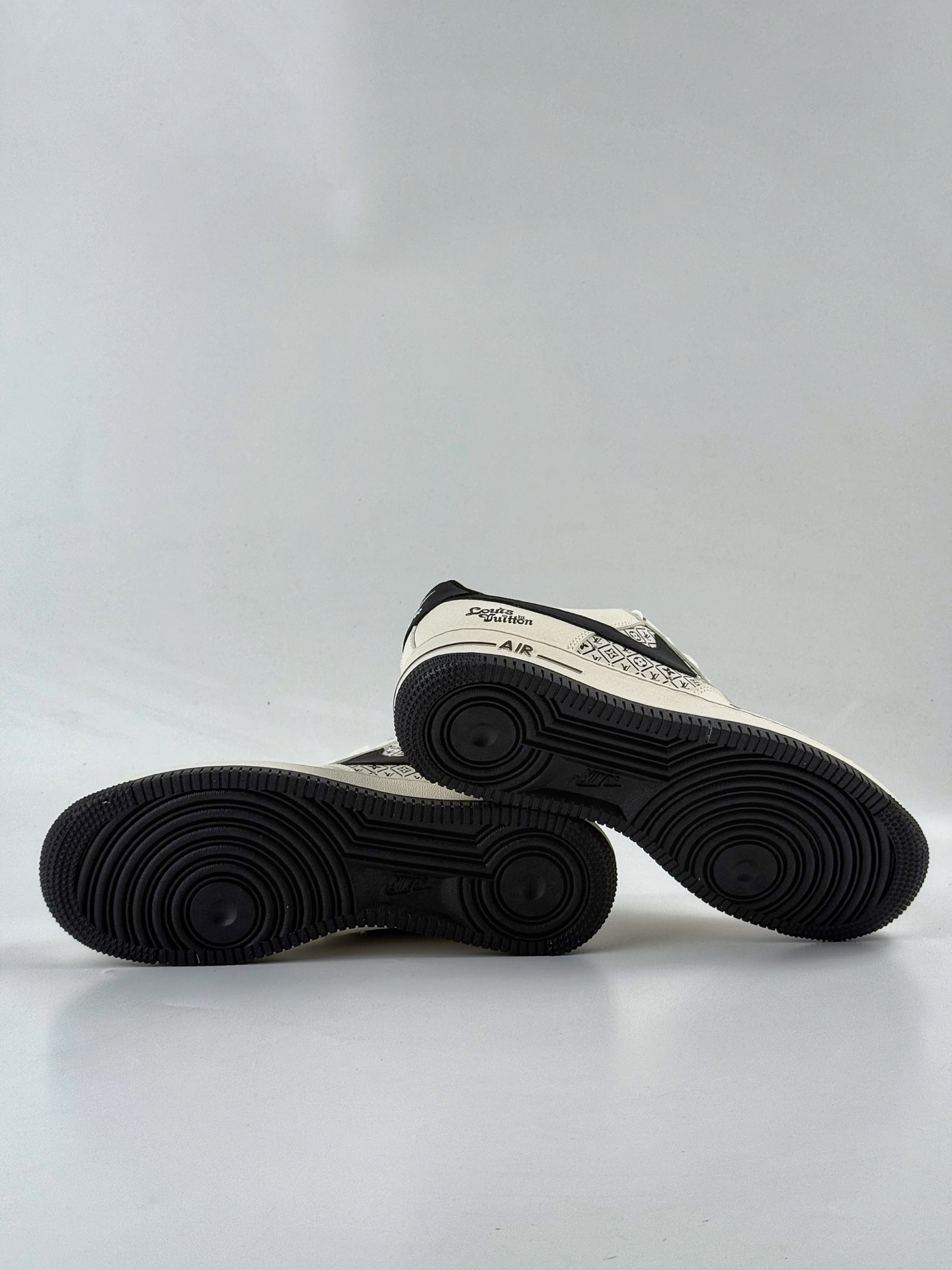 Nike Air Force 1 Low 07 x Louis Vuitton 白黑小勾 XD2588-601