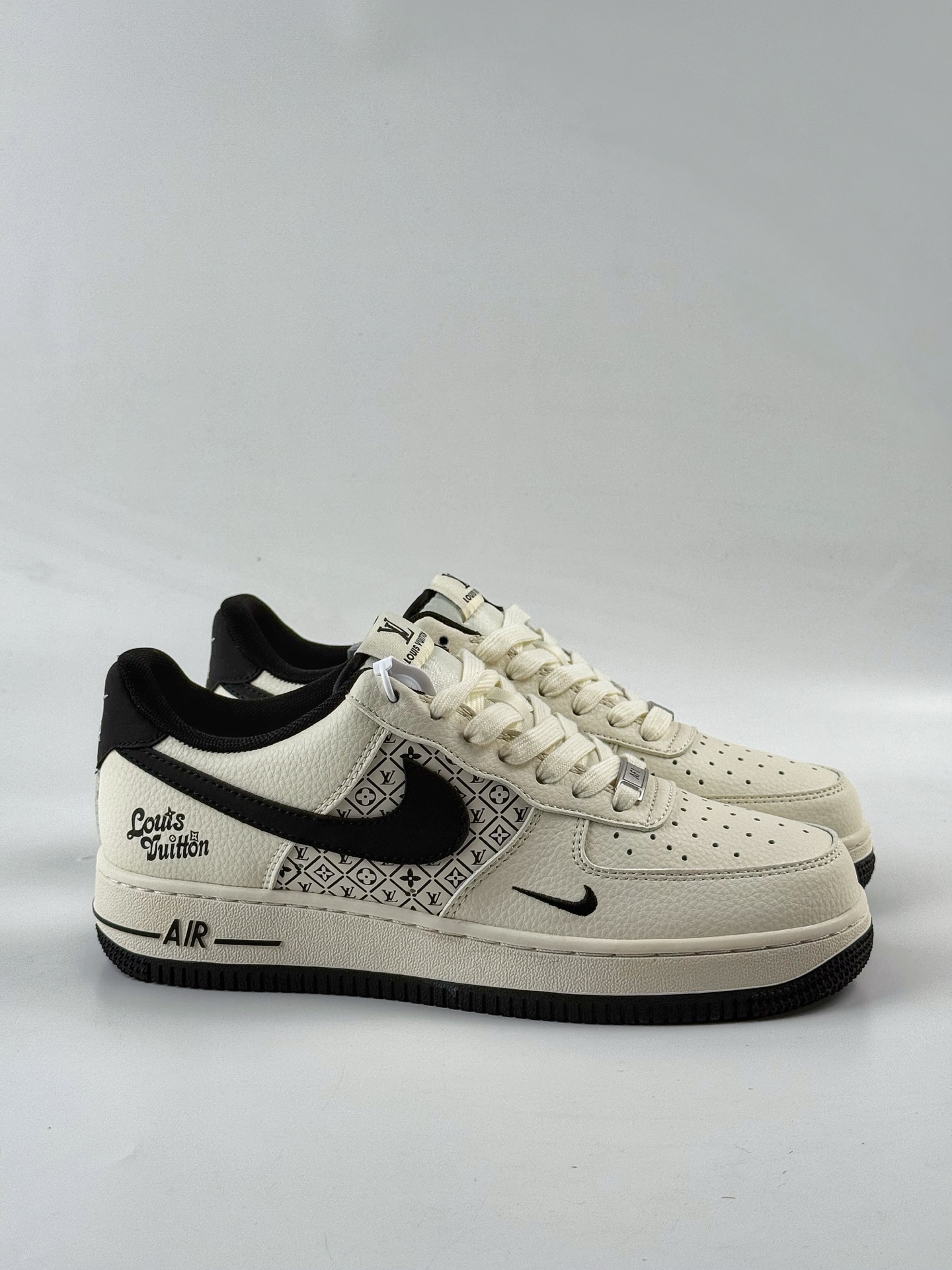 Nike Air Force 1 Low 07 x Louis Vuitton 白黑小勾 XD2588-601