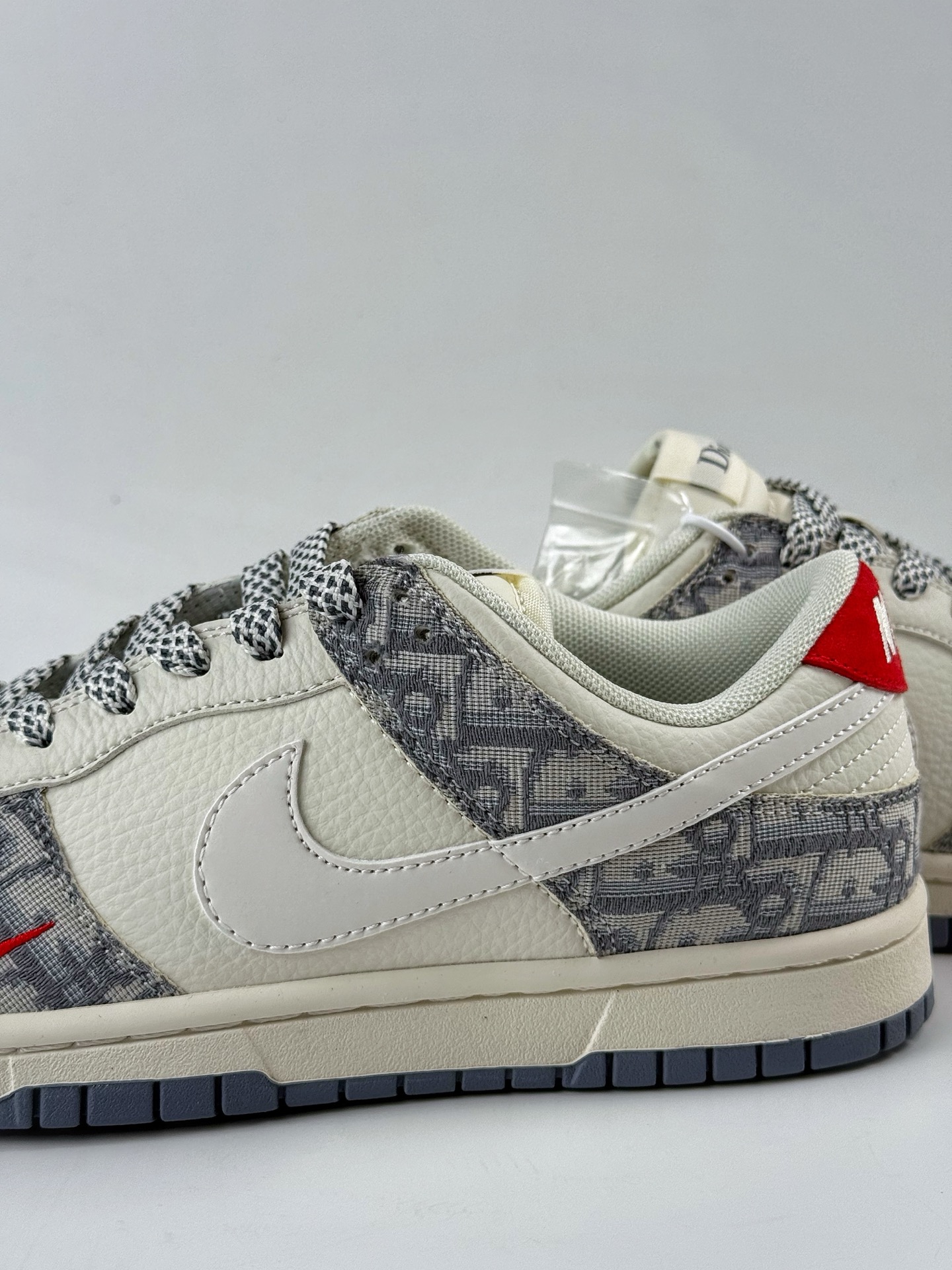 280 Nike SB Dunk Low x DIOR 黑白小勾满天星 CS1688-122