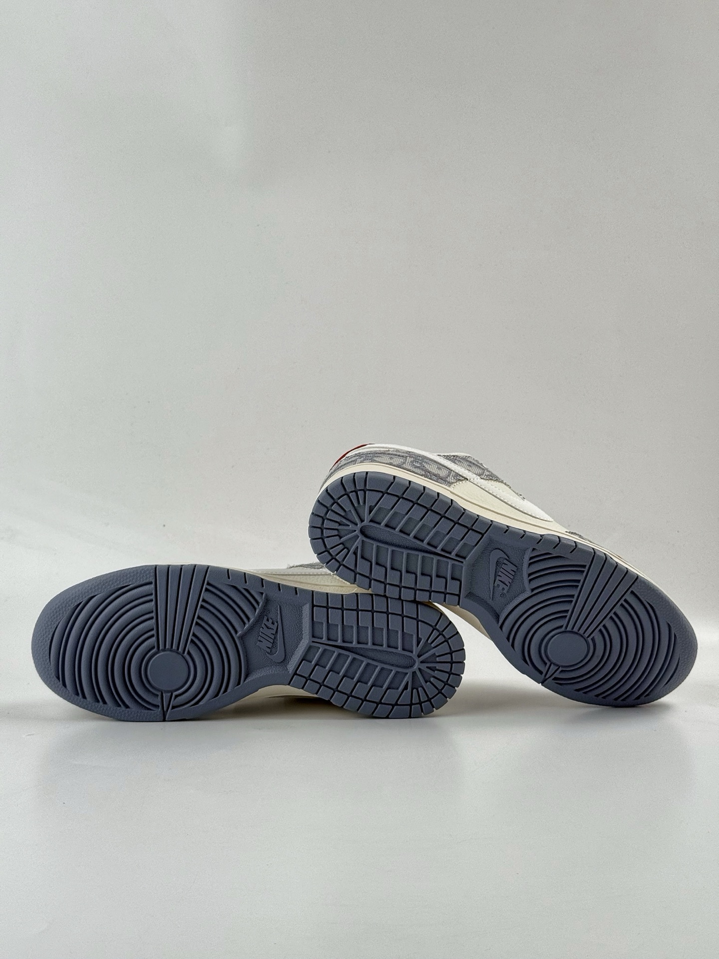 280 Nike SB Dunk Low x DIOR 黑白小勾满天星 CS1688-122