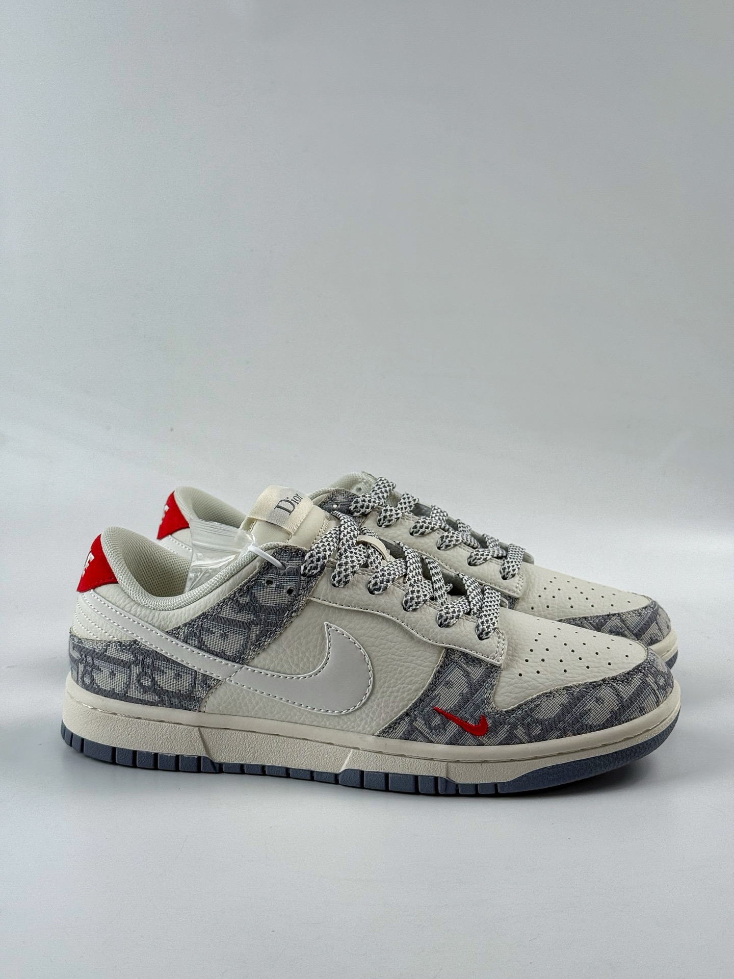 280 Nike SB Dunk Low x DIOR 黑白小勾满天星 CS1688-122