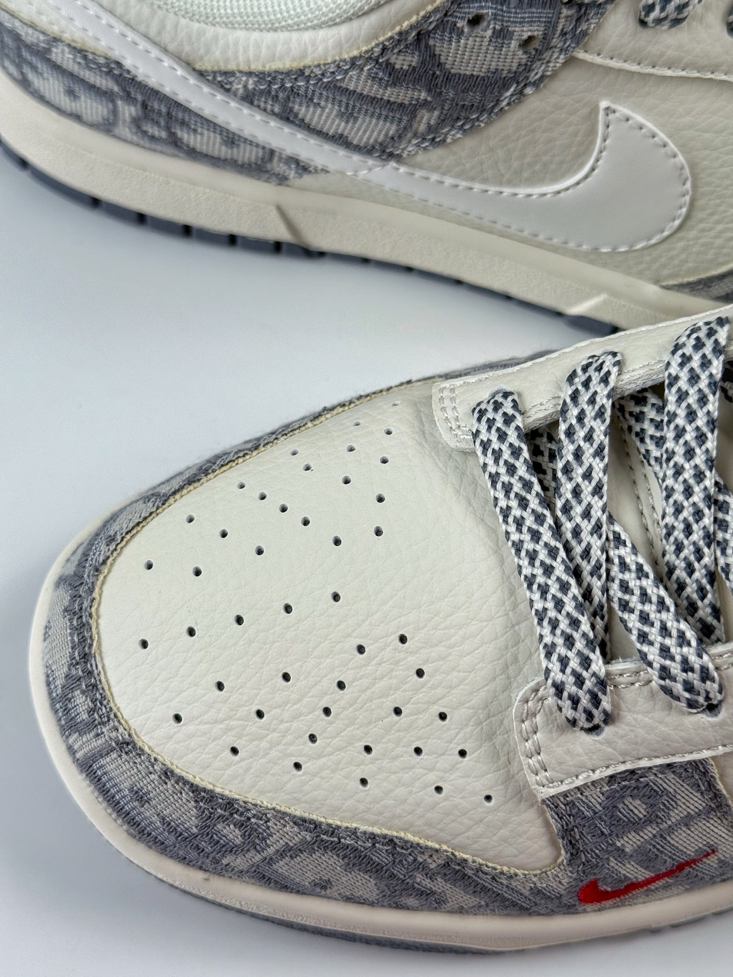 280 Nike SB Dunk Low x DIOR 黑白小勾满天星 CS1688-122