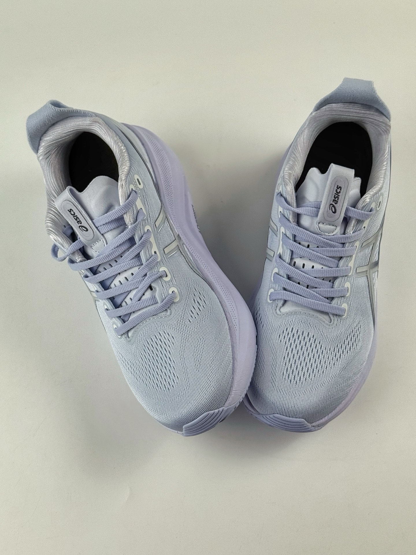 180 Asics GEL-KAYANO 32 LUXE 时尚舒适 低帮跑步鞋 ASICS (亚瑟士) 1012B838-401