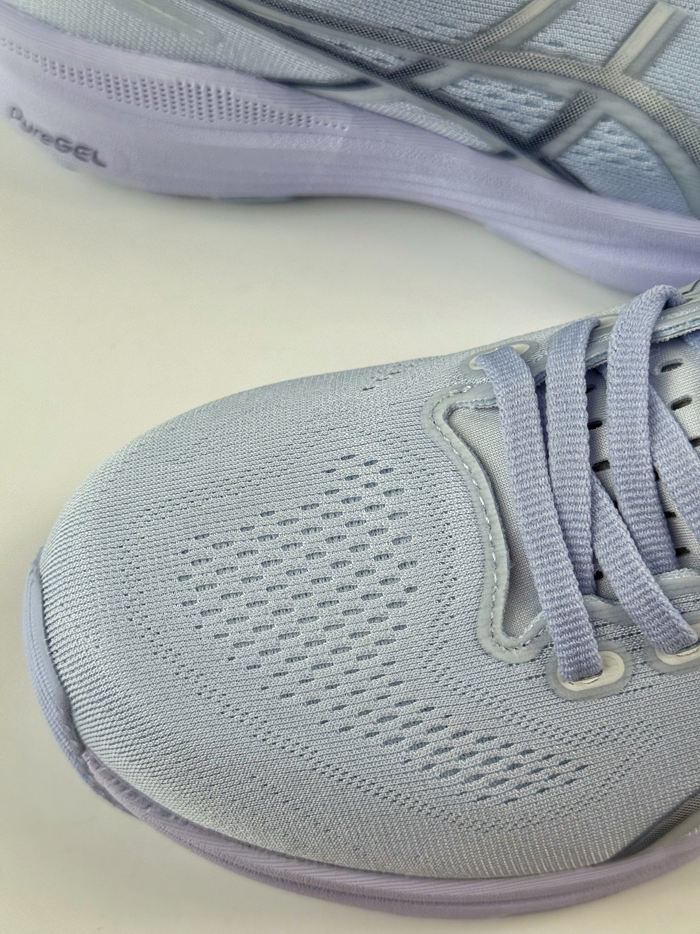 180 Asics GEL-KAYANO 32 LUXE 时尚舒适 低帮跑步鞋 ASICS (亚瑟士) 1012B838-401