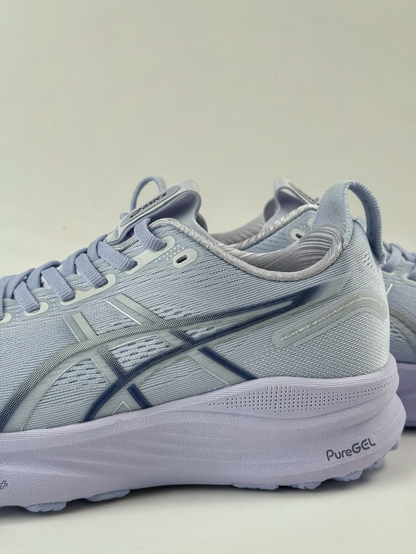 180 Asics GEL-KAYANO 32 LUXE 时尚舒适 低帮跑步鞋 ASICS (亚瑟士) 1012B838-401