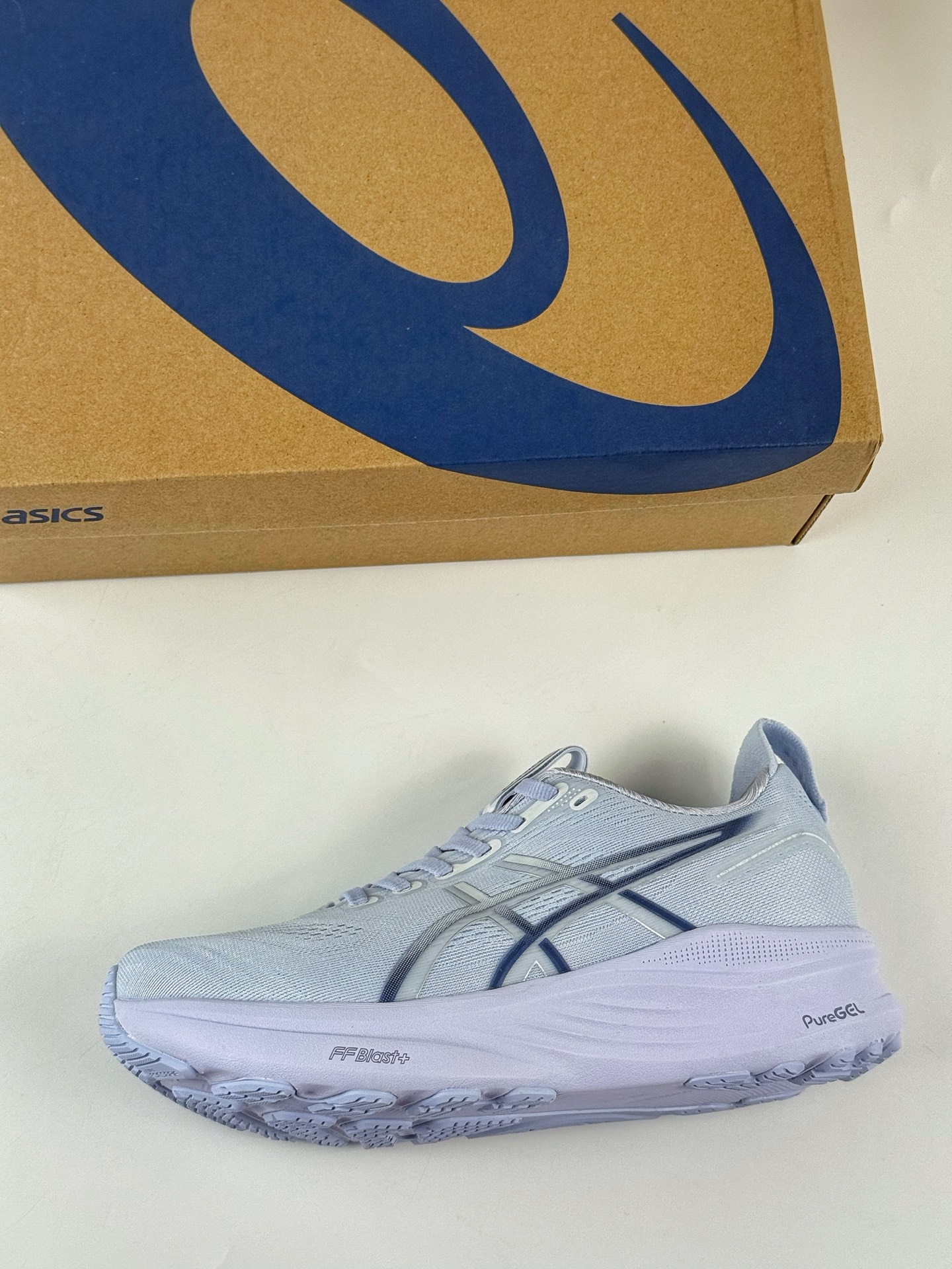 180 Asics GEL-KAYANO 32 LUXE 时尚舒适 低帮跑步鞋 ASICS (亚瑟士) 1012B838-401