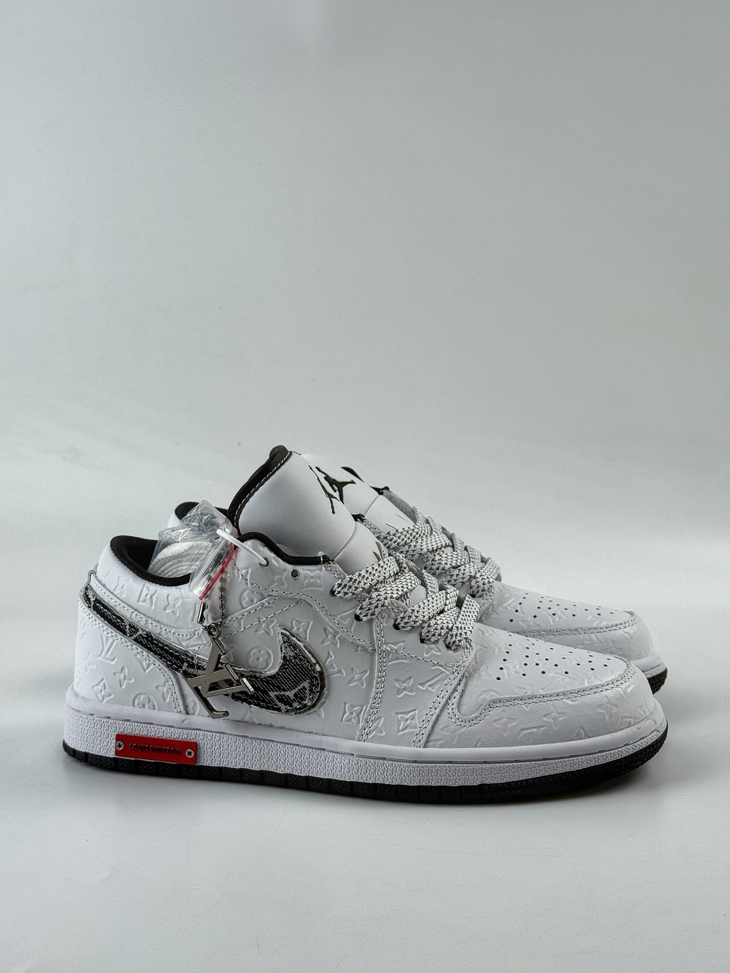 Nike Jordan Air Jordan 1 x Louis Vuitton 纯白满印 QG1988-011