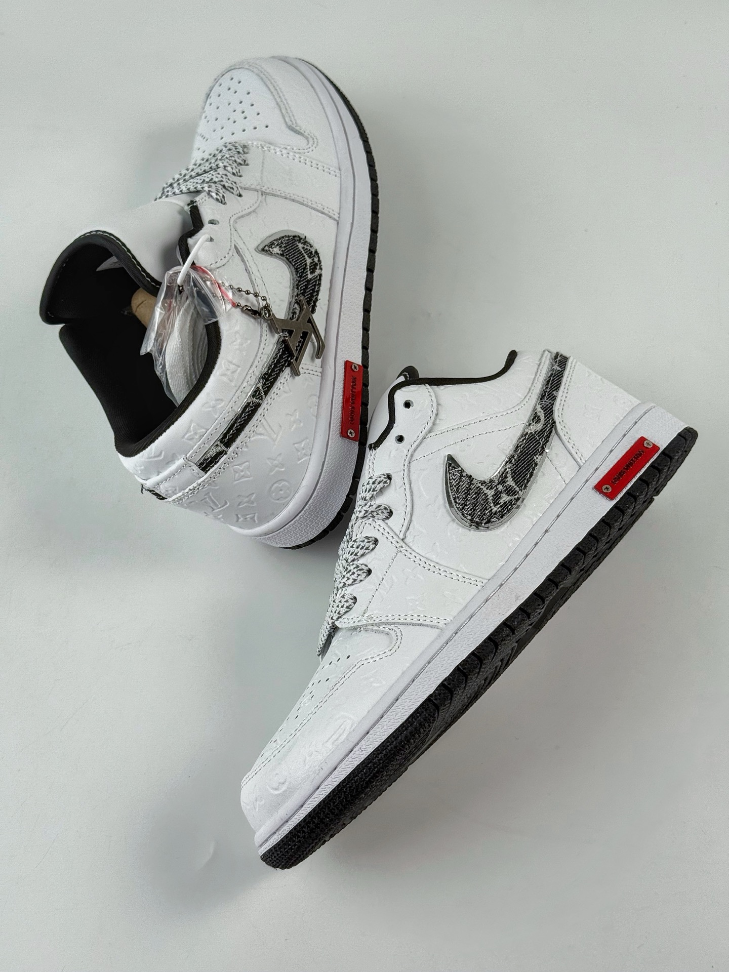 Nike Jordan Air Jordan 1 x Louis Vuitton 纯白满印 QG1988-011