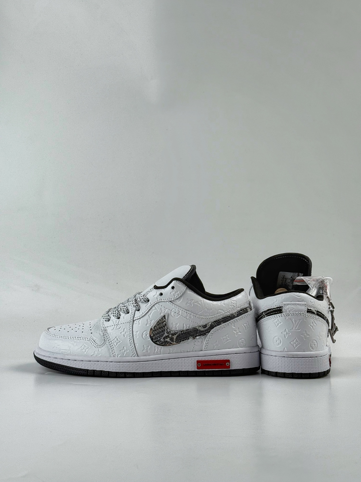 Nike Jordan Air Jordan 1 x Louis Vuitton 纯白满印 QG1988-011