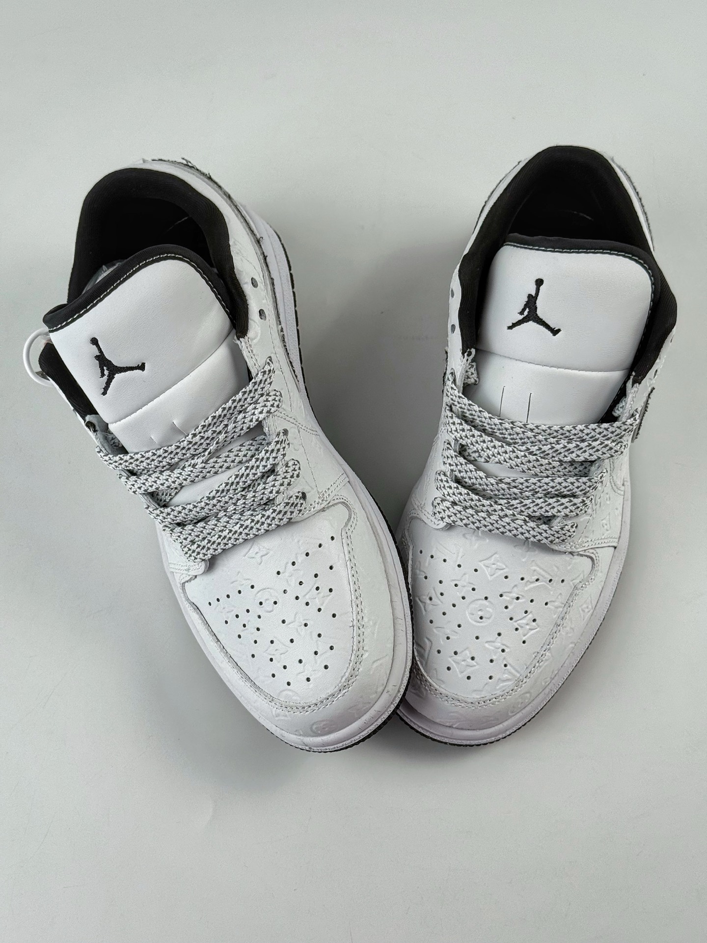 Nike Jordan Air Jordan 1 x Louis Vuitton 纯白满印 QG1988-011