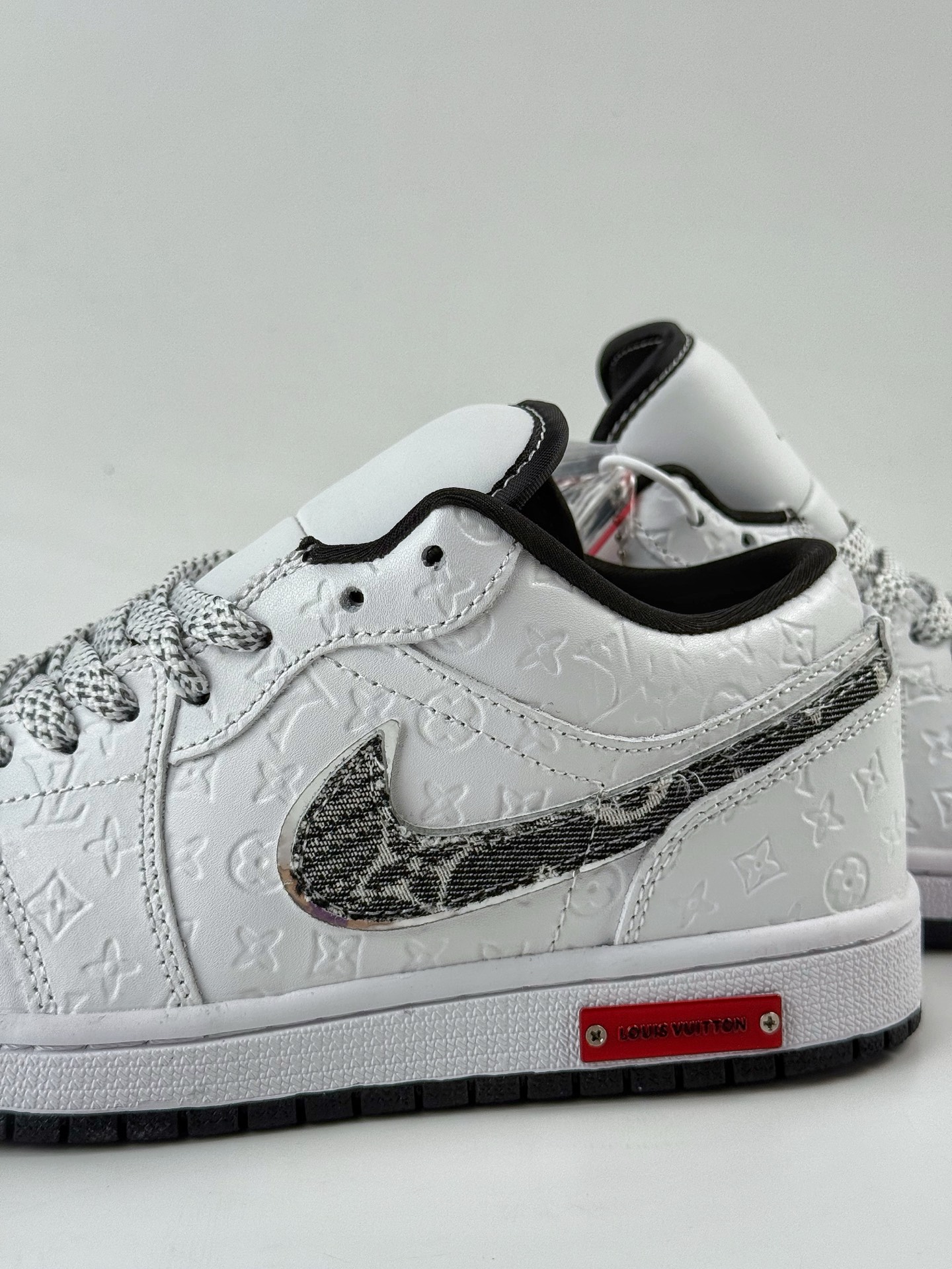 Nike Jordan Air Jordan 1 x Louis Vuitton 纯白满印 QG1988-011