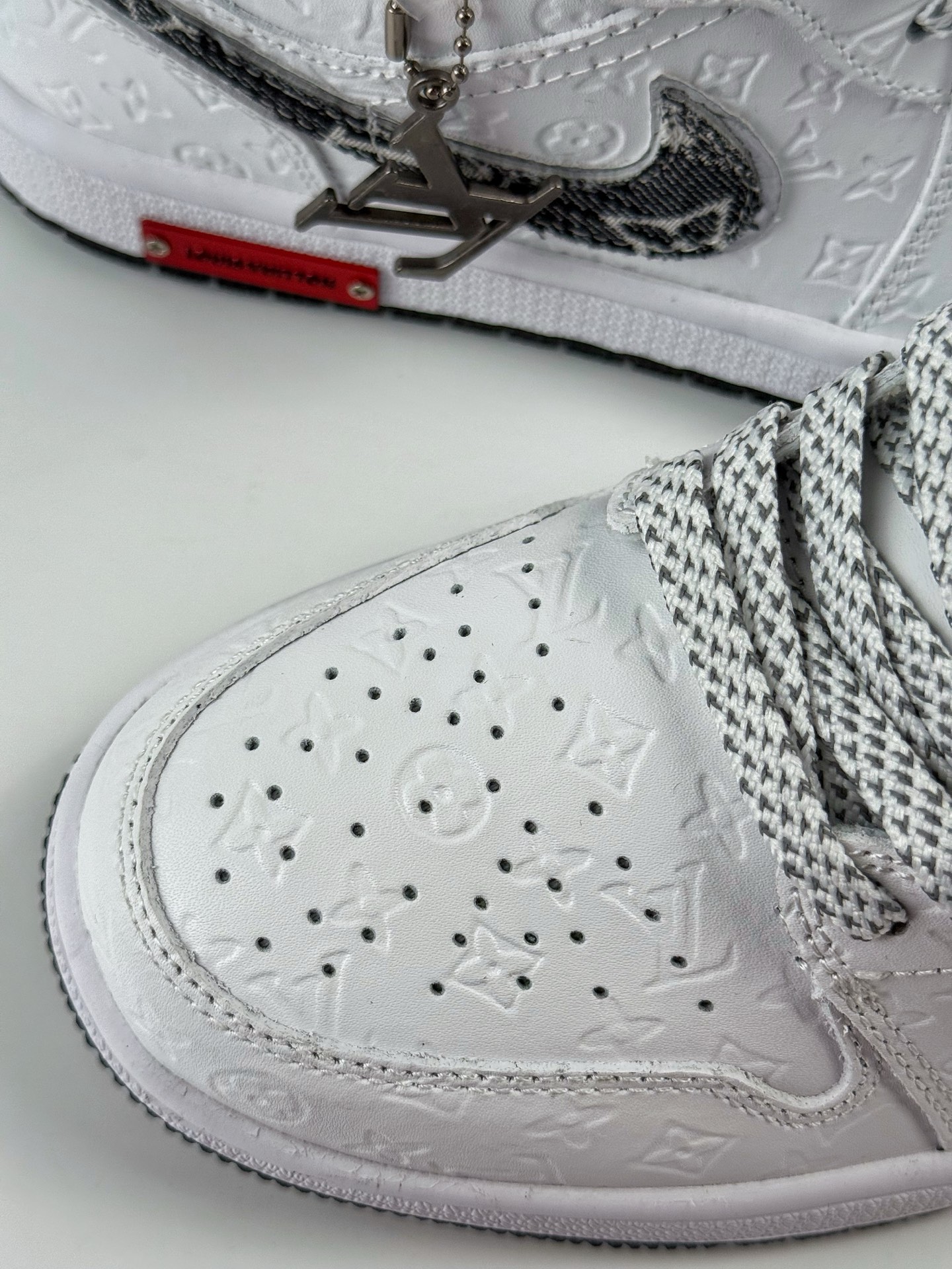 Nike Jordan Air Jordan 1 x Louis Vuitton 纯白满印 QG1988-011