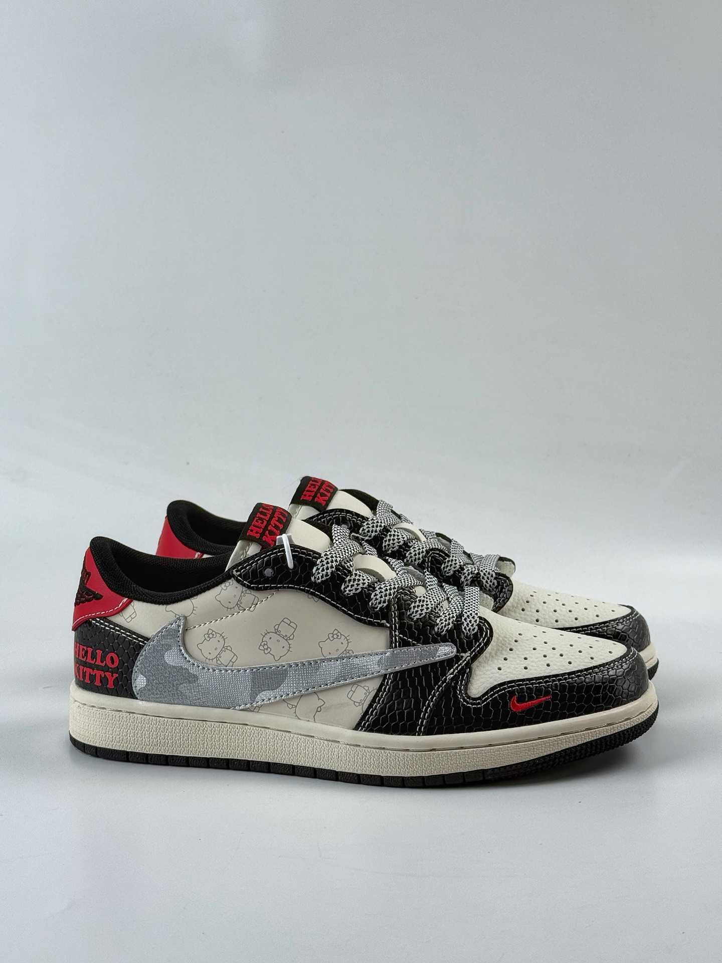 Travis Scott x Nike Air Jordan 1 Low x Hello Kitty Air Jordan 1 Low 反转黑白小勾满天星倒钩 HS8068-065