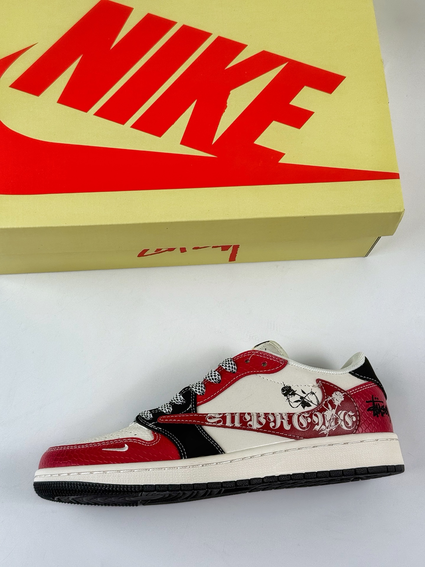 Travis Scott x Nike Air Jordan 1 Low x Stussy Air Jordan 1 Low 反转红白黑小勾满天星倒钩 HS8068-060