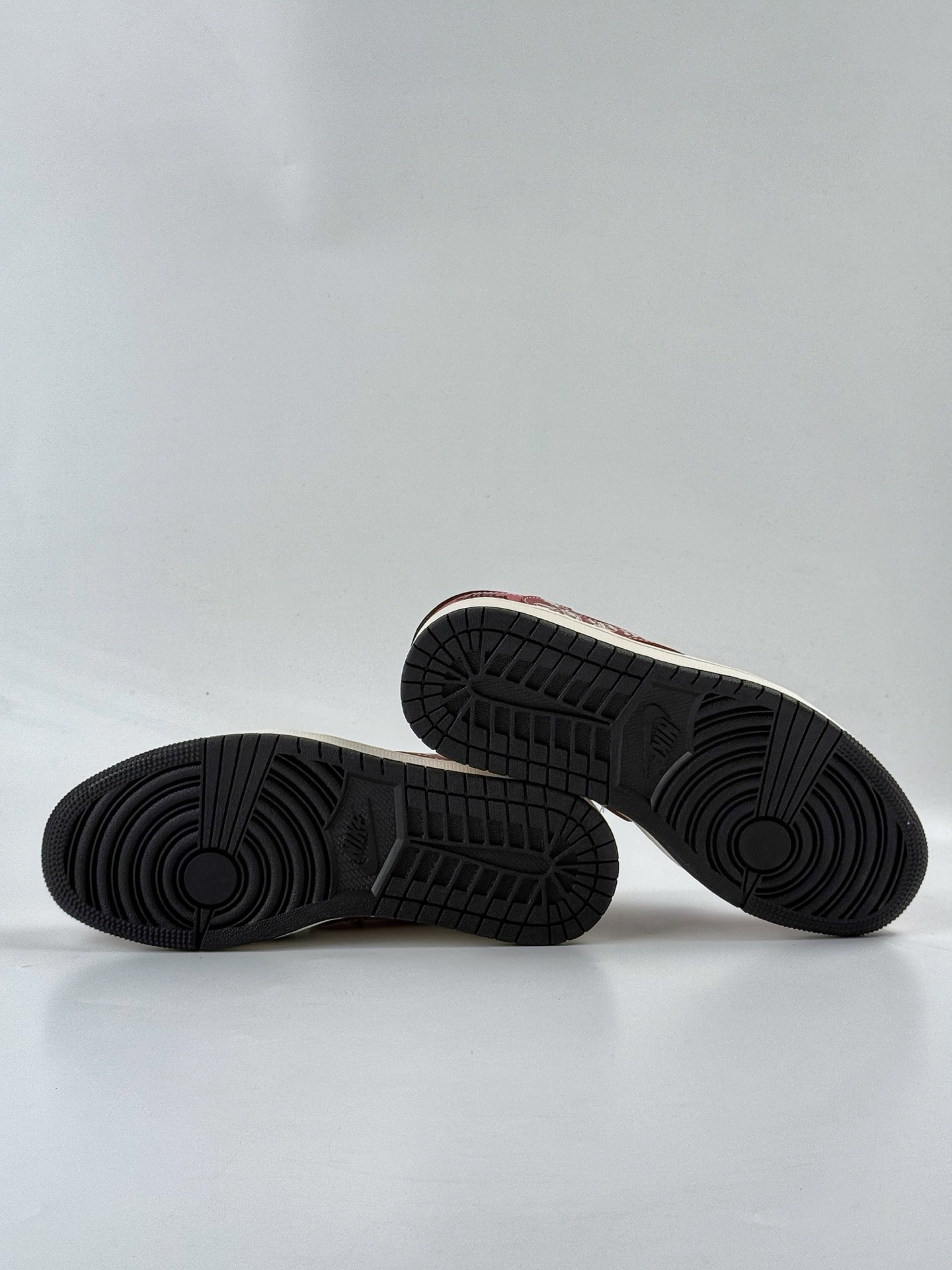 Travis Scott x Nike Air Jordan 1 Low x Stussy Air Jordan 1 Low 反转红白黑小勾满天星倒钩 HS8068-060