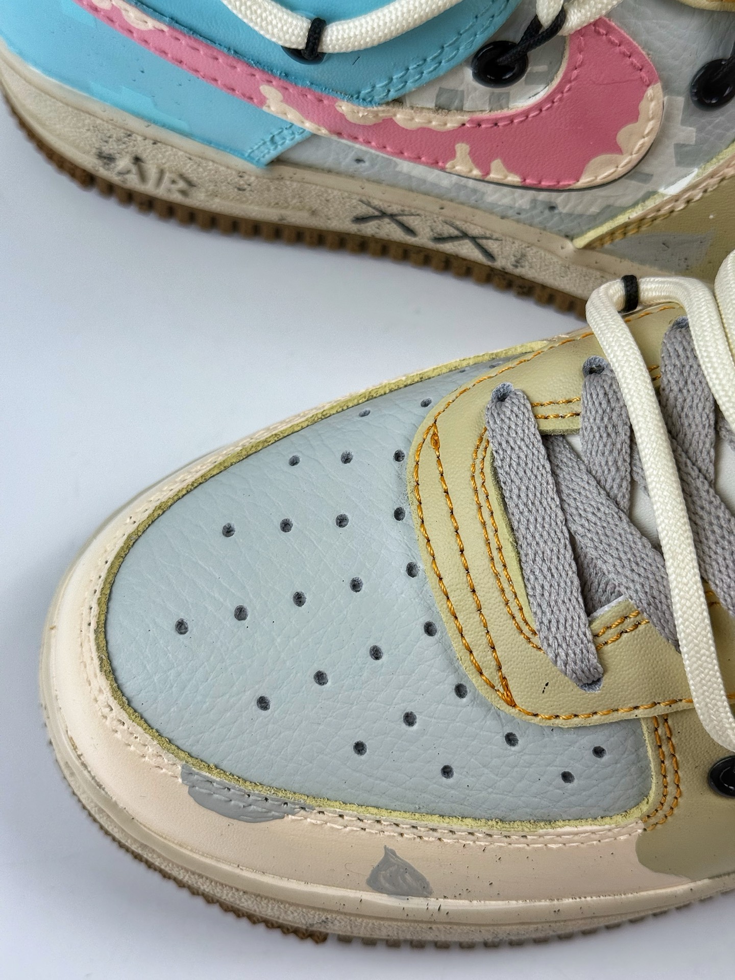 Nike Air Force 1 Low 07 x KAWS 棕灰绑带 KS6869-101