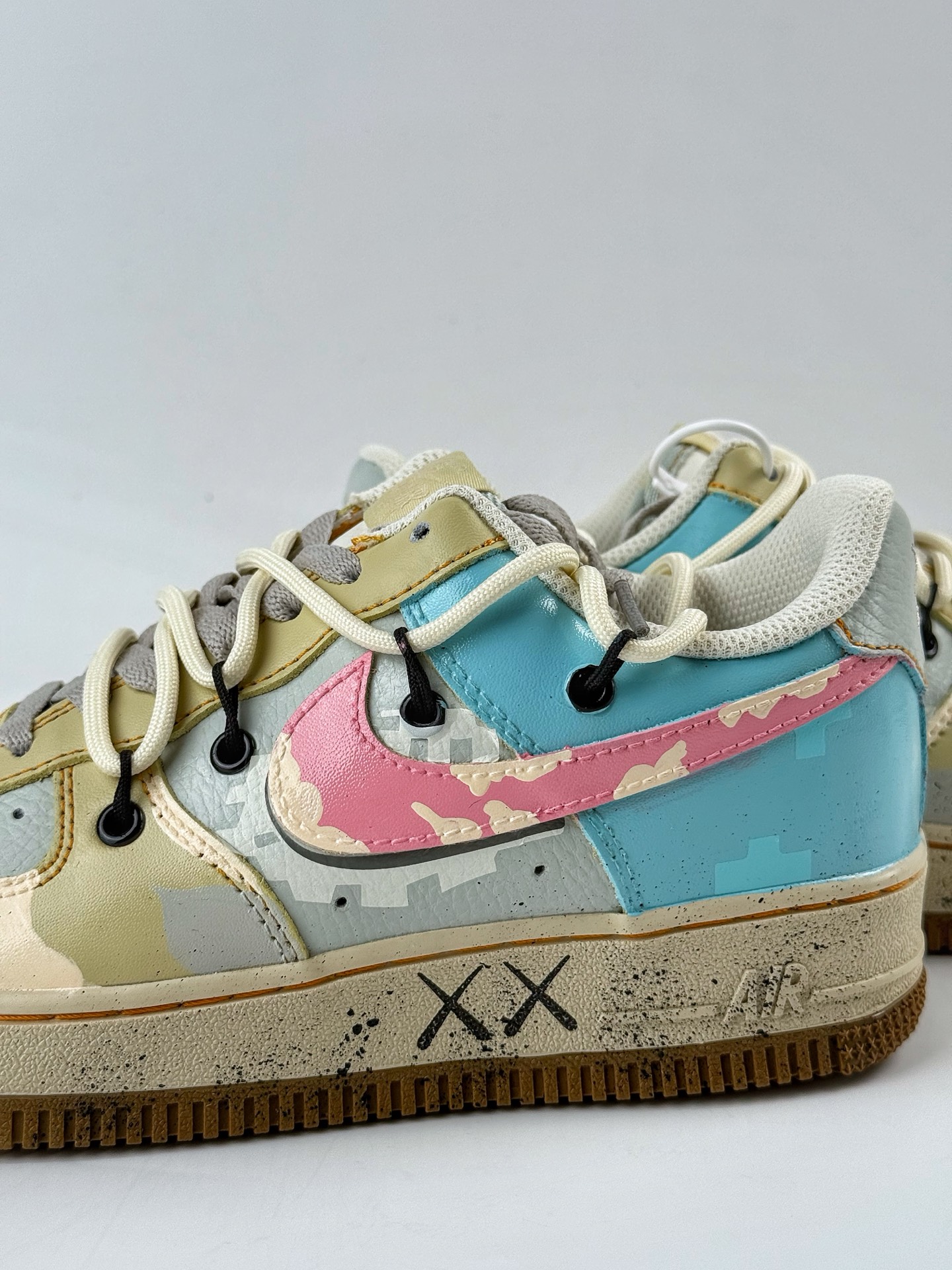 Nike Air Force 1 Low 07 x KAWS 棕灰绑带 KS6869-101