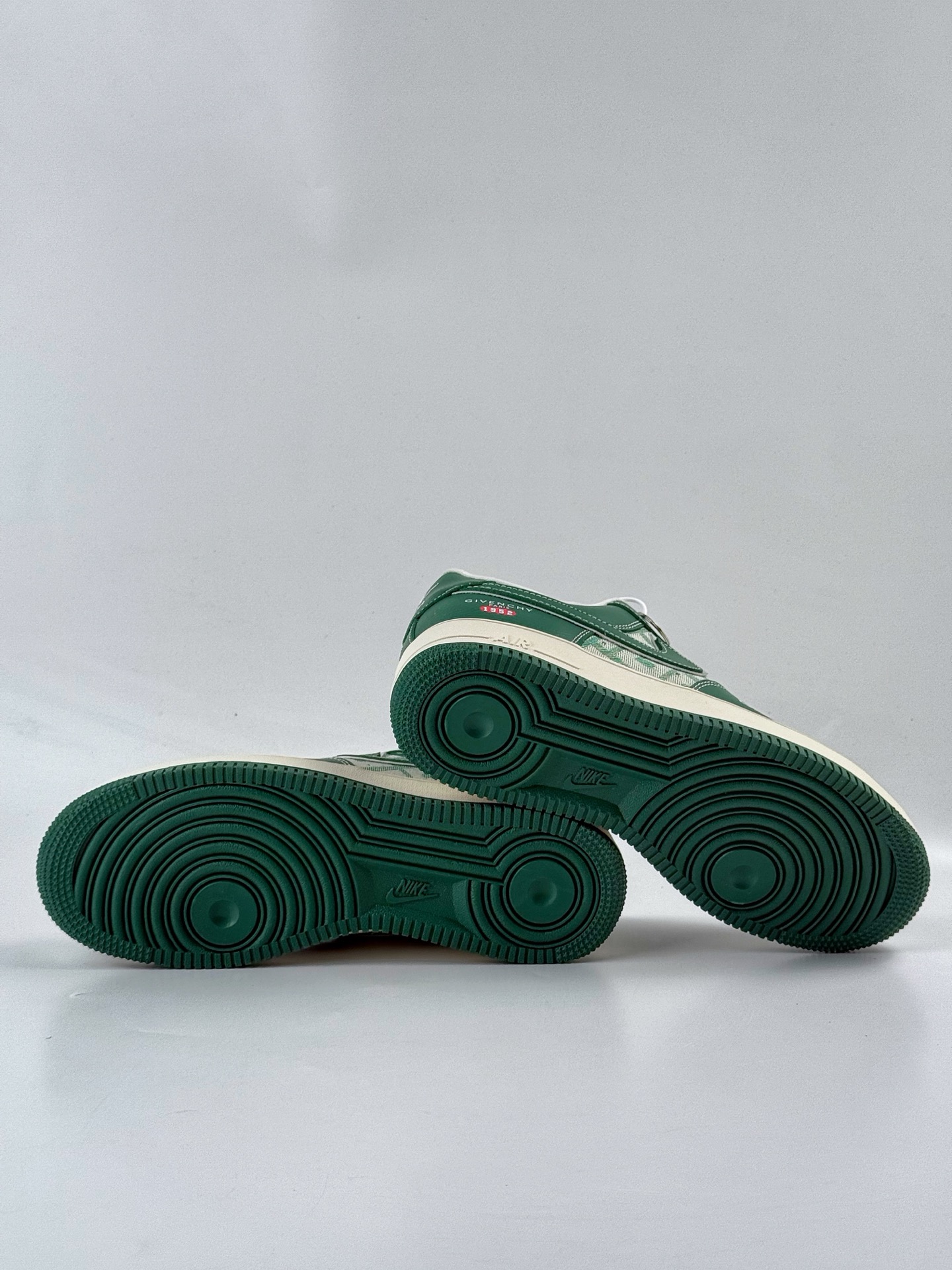 260 Nike Air Force 1 Low 07 x GIVENCHY 绿白 DK0188-088-Chinese UA Cheap High Quatity Brand Clothes Bags handbags Sneakers wholesale wholesaler seller from China Factory suppliers Fashion Clothing Shoes best Quality Beautiful Price 260 Nike Air Force 1 Low 07 x GIVENCHY 绿白 DK0188-088