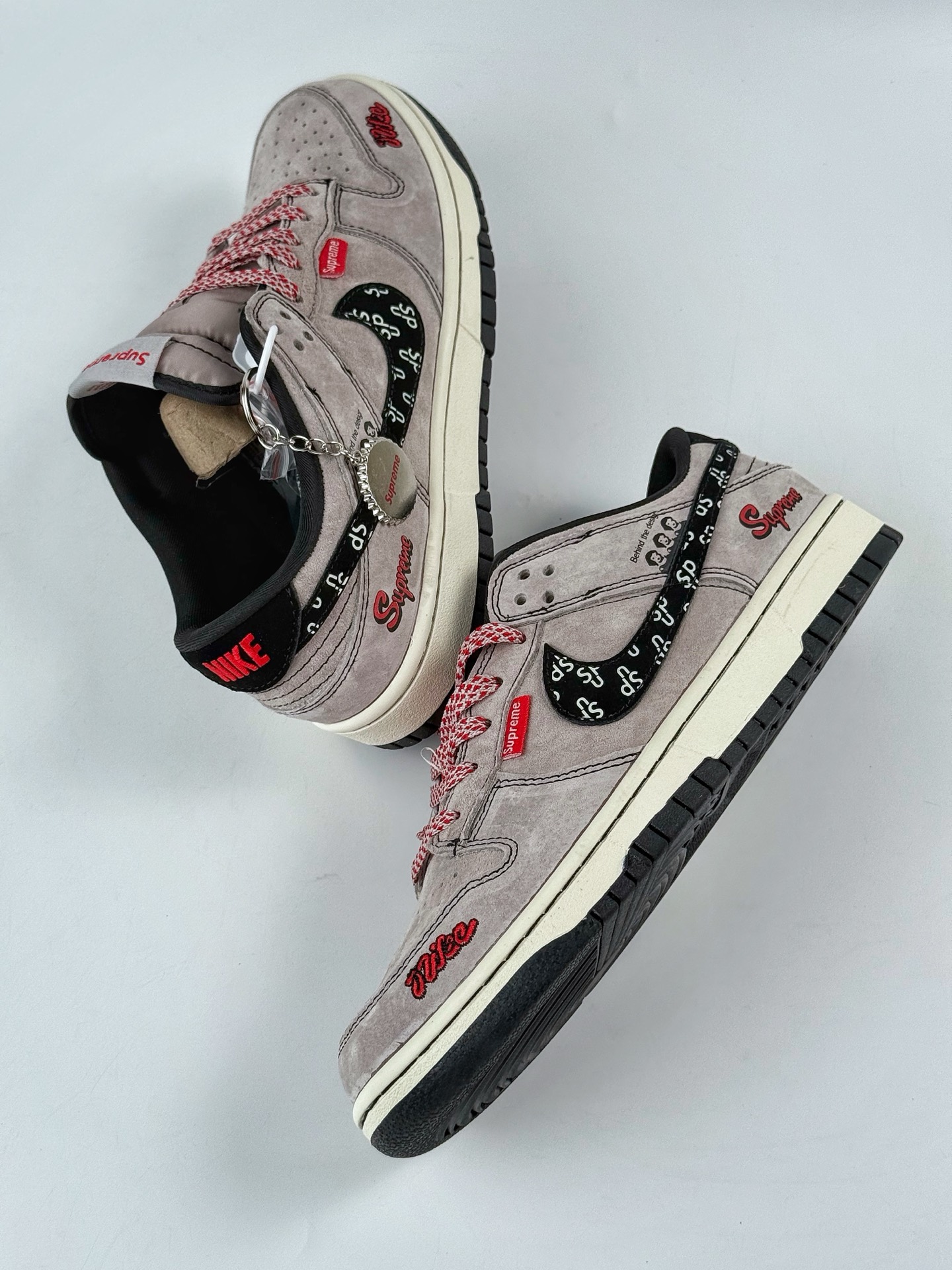 Nike SB Dunk Low x Supreme 猪八灰红满天星 SD2025-001