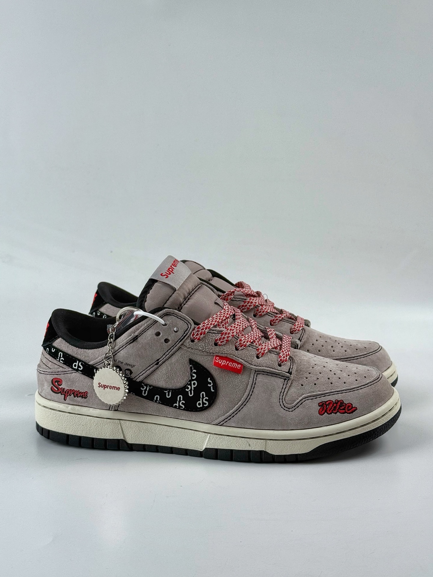 Nike SB Dunk Low x Supreme 猪八灰红满天星 SD2025-001