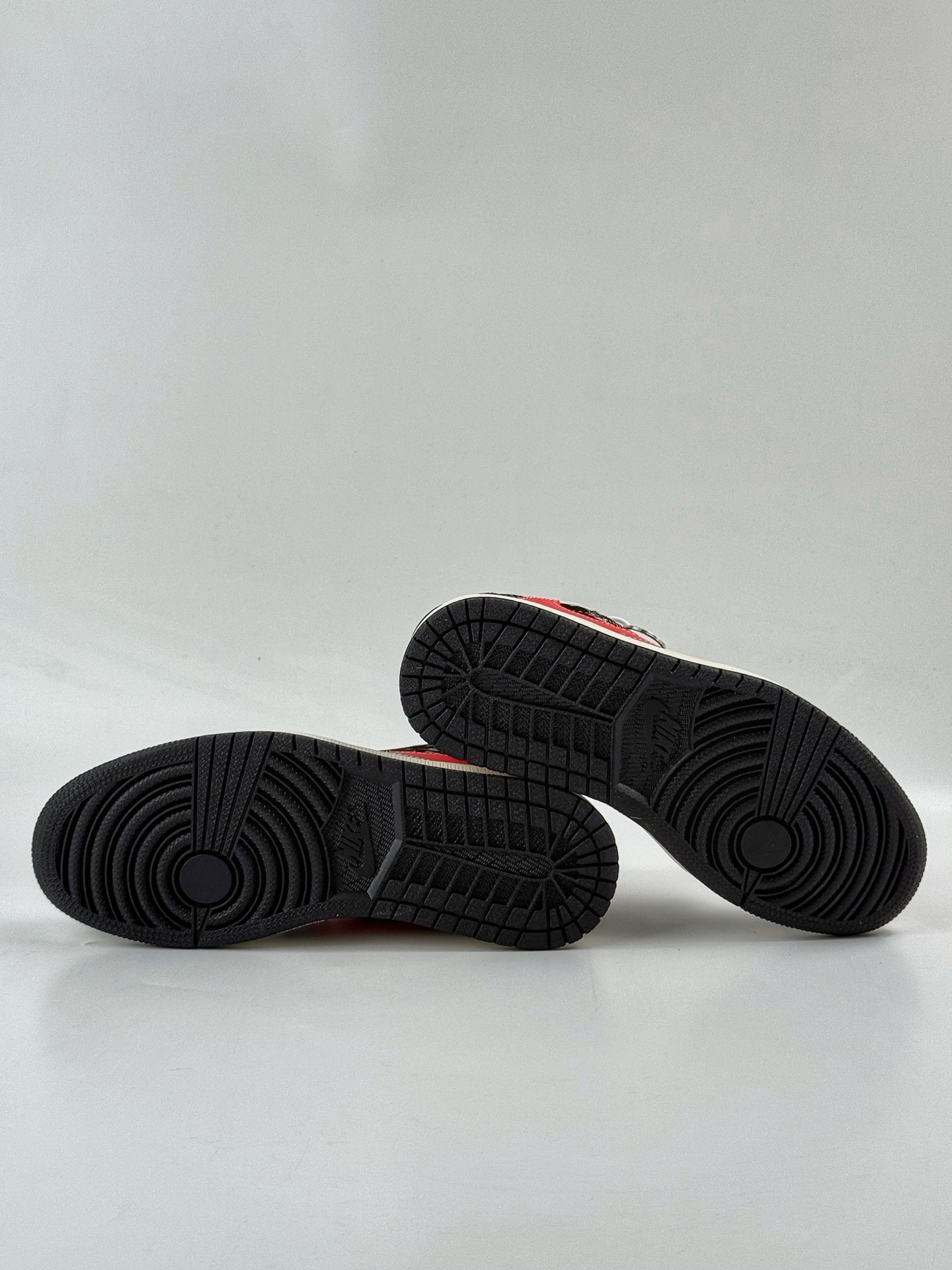 Travis Scott x Nike Air Jordan 1 Low x FENDI Air Jordan 1 Low 反转 黑白红小勾倒钩 XS2025-078