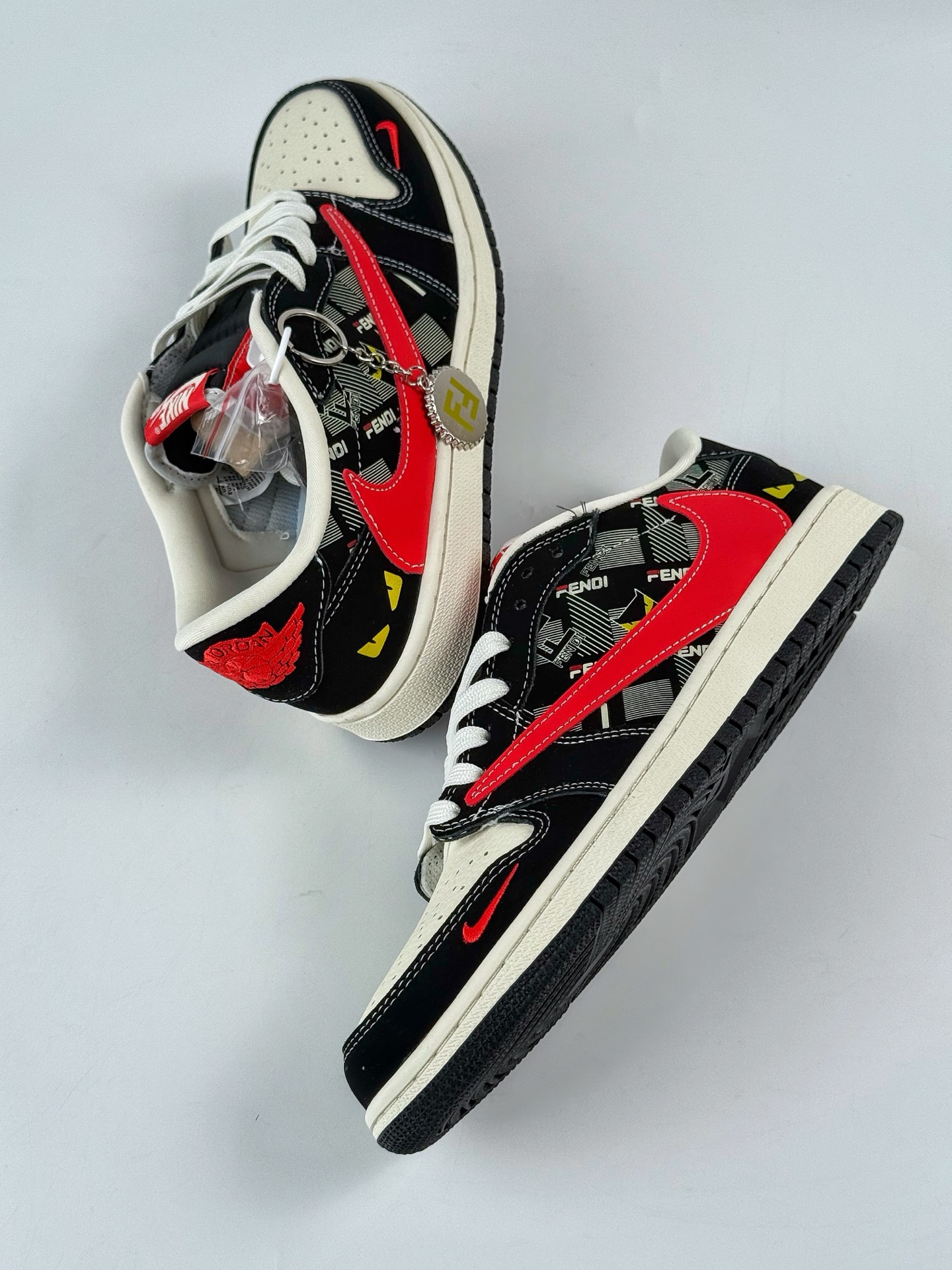 Travis Scott x Nike Air Jordan 1 Low x FENDI Air Jordan 1 Low 反转 黑白红小勾倒钩 XS2025-078