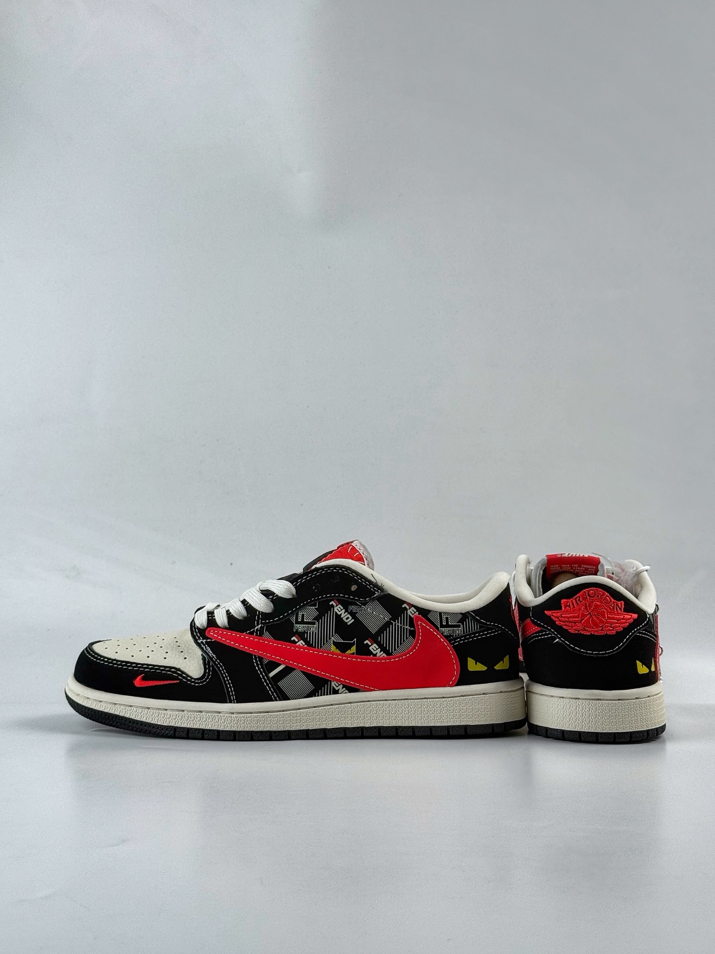 Travis Scott x Nike Air Jordan 1 Low x FENDI Air Jordan 1 Low 反转 黑白红小勾倒钩 XS2025-078