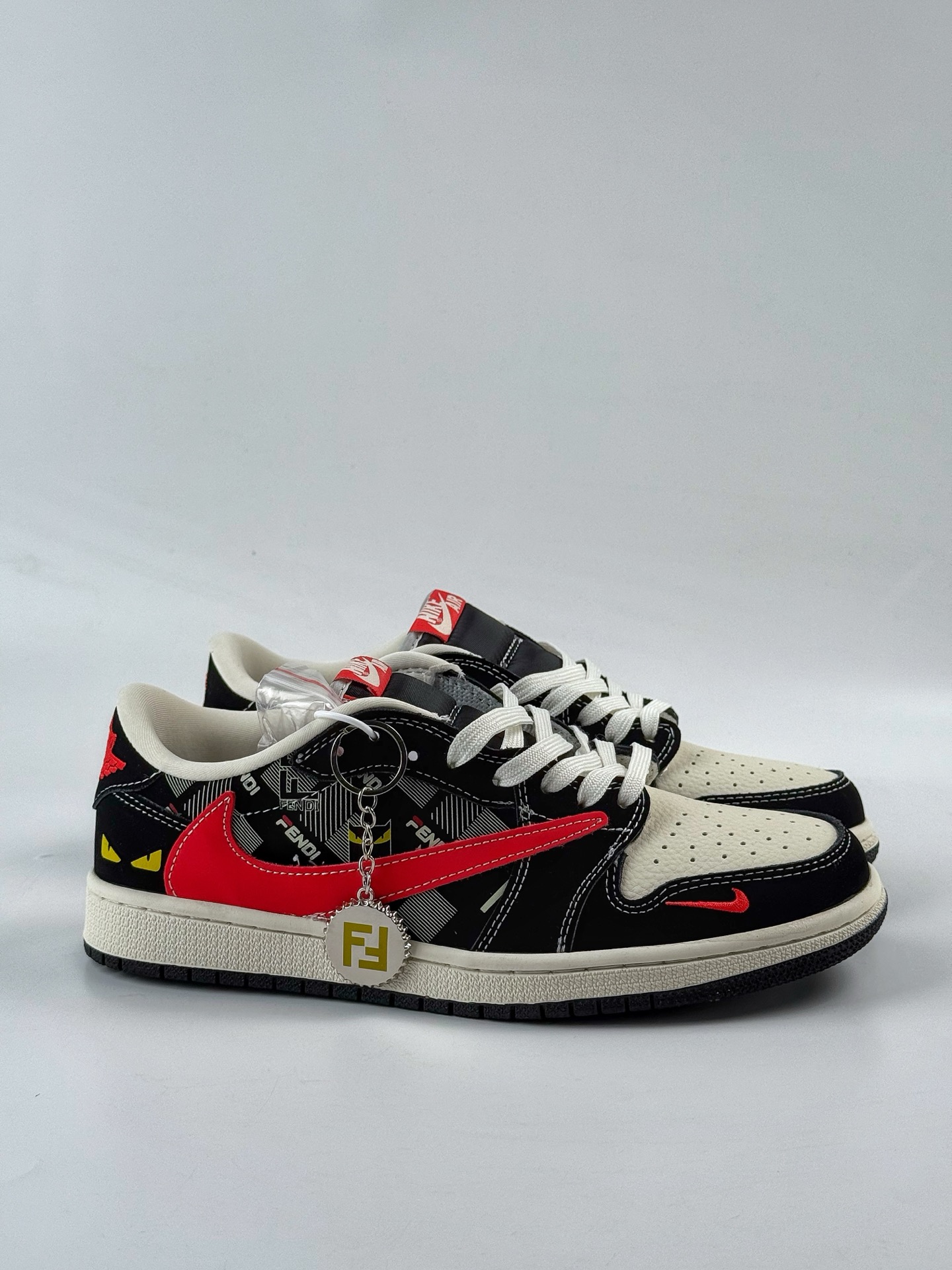 Travis Scott x Nike Air Jordan 1 Low x FENDI Air Jordan 1 Low 反转 黑白红小勾倒钩 XS2025-078