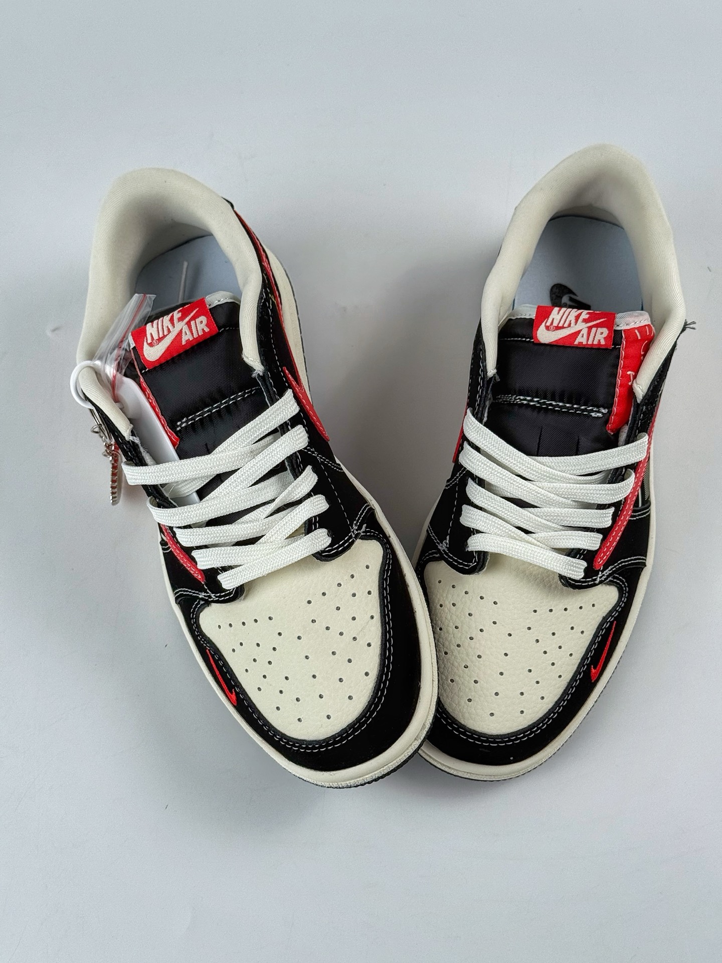 Travis Scott x Nike Air Jordan 1 Low x FENDI Air Jordan 1 Low 反转 黑白红小勾倒钩 XS2025-078