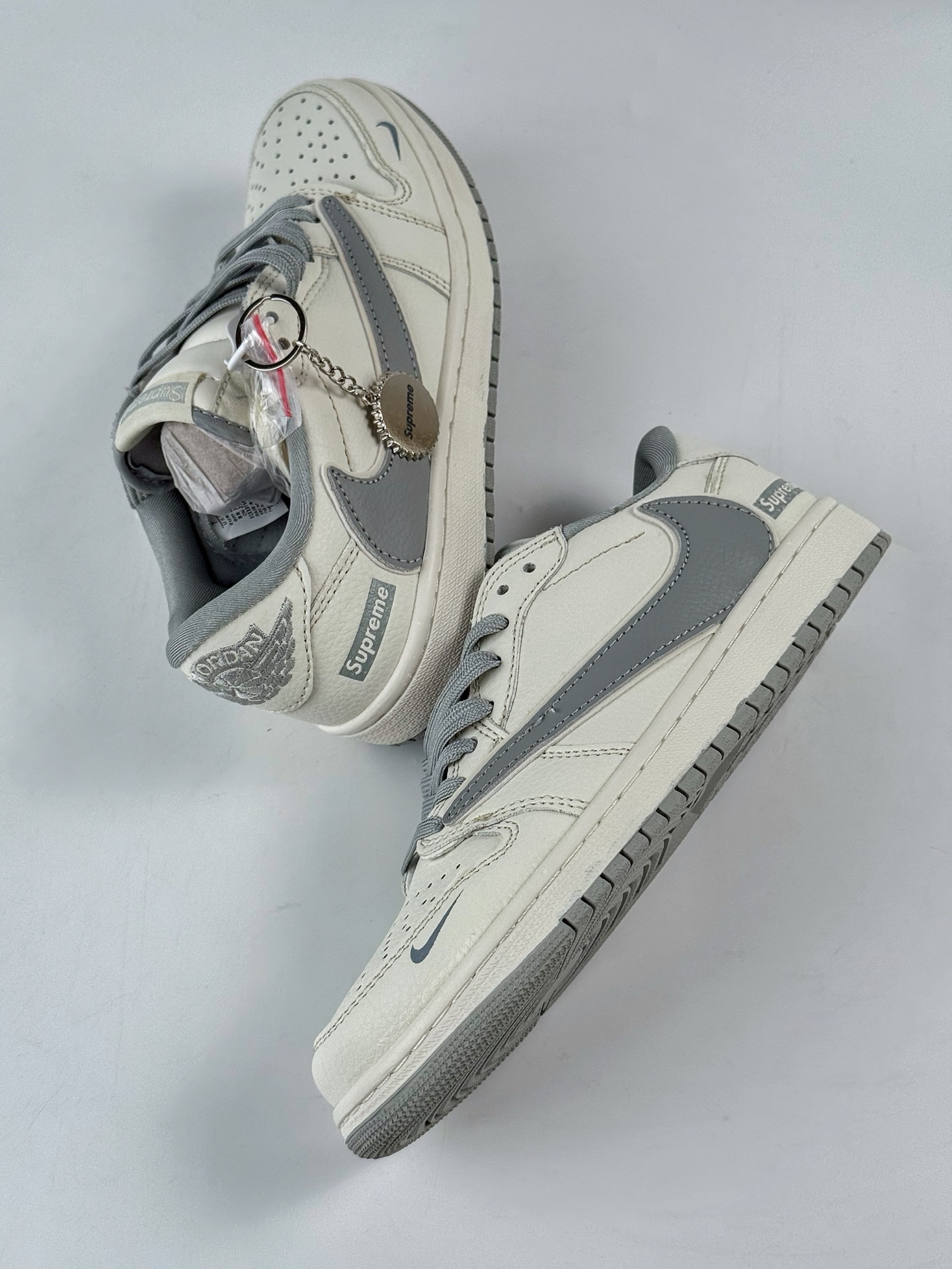 Travis Scott x Nike Air Jordan 1 Low x Superme Air Jordan 1 Low 反转白灰小勾倒钩 JW1188-155