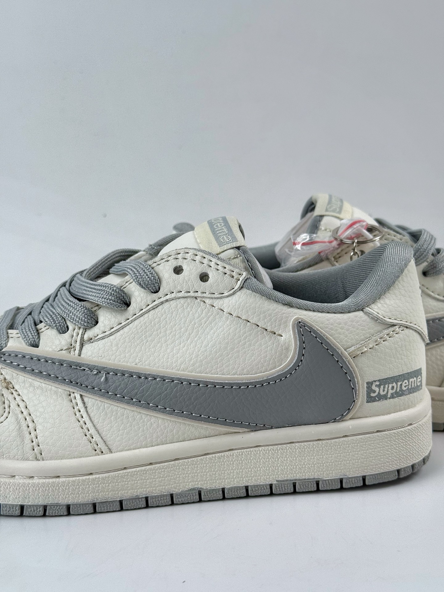 Travis Scott x Nike Air Jordan 1 Low x Superme Air Jordan 1 Low 反转白灰小勾倒钩 JW1188-155