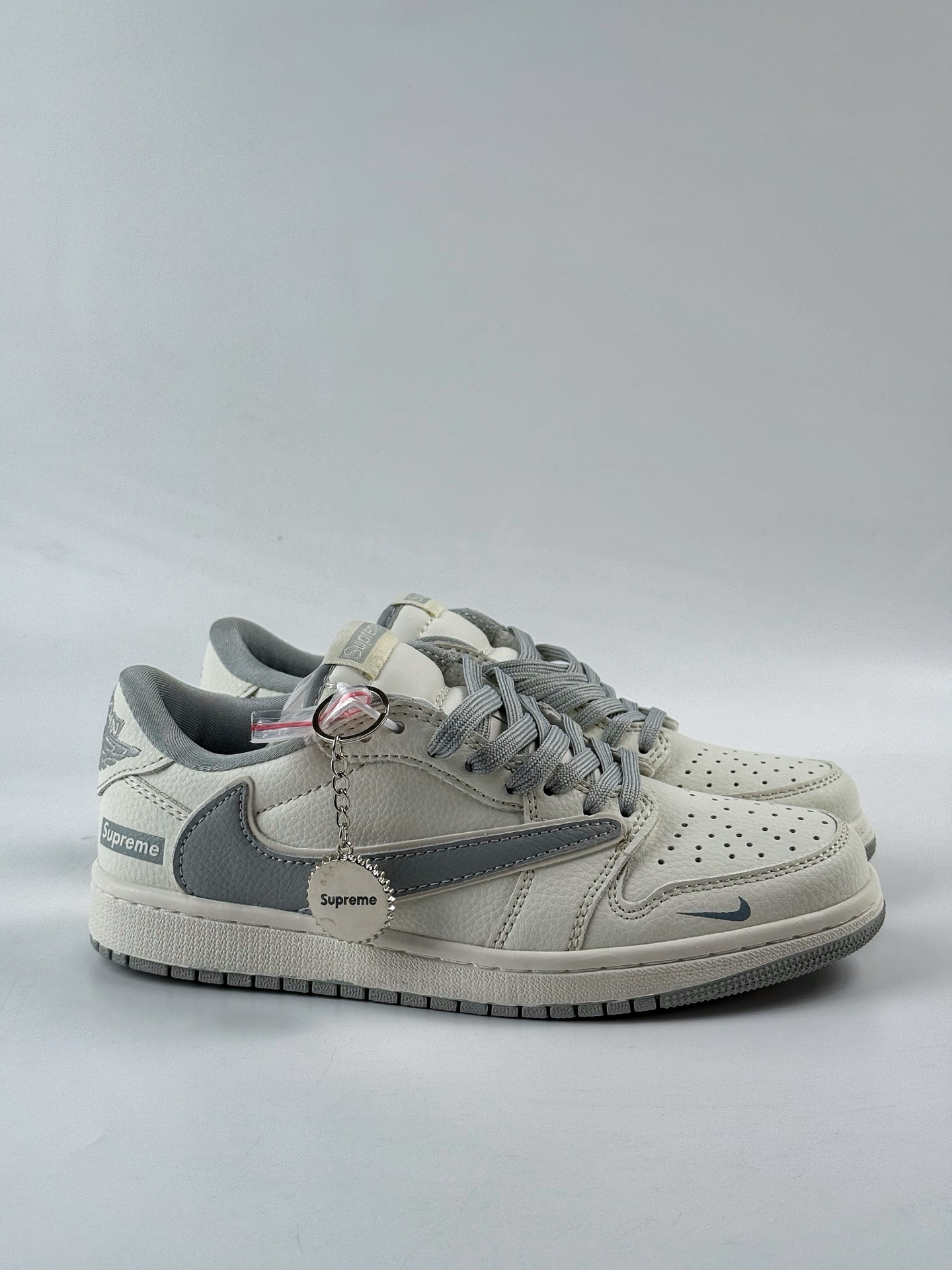 Travis Scott x Nike Air Jordan 1 Low x Superme Air Jordan 1 Low 反转白灰小勾倒钩 JW1188-155