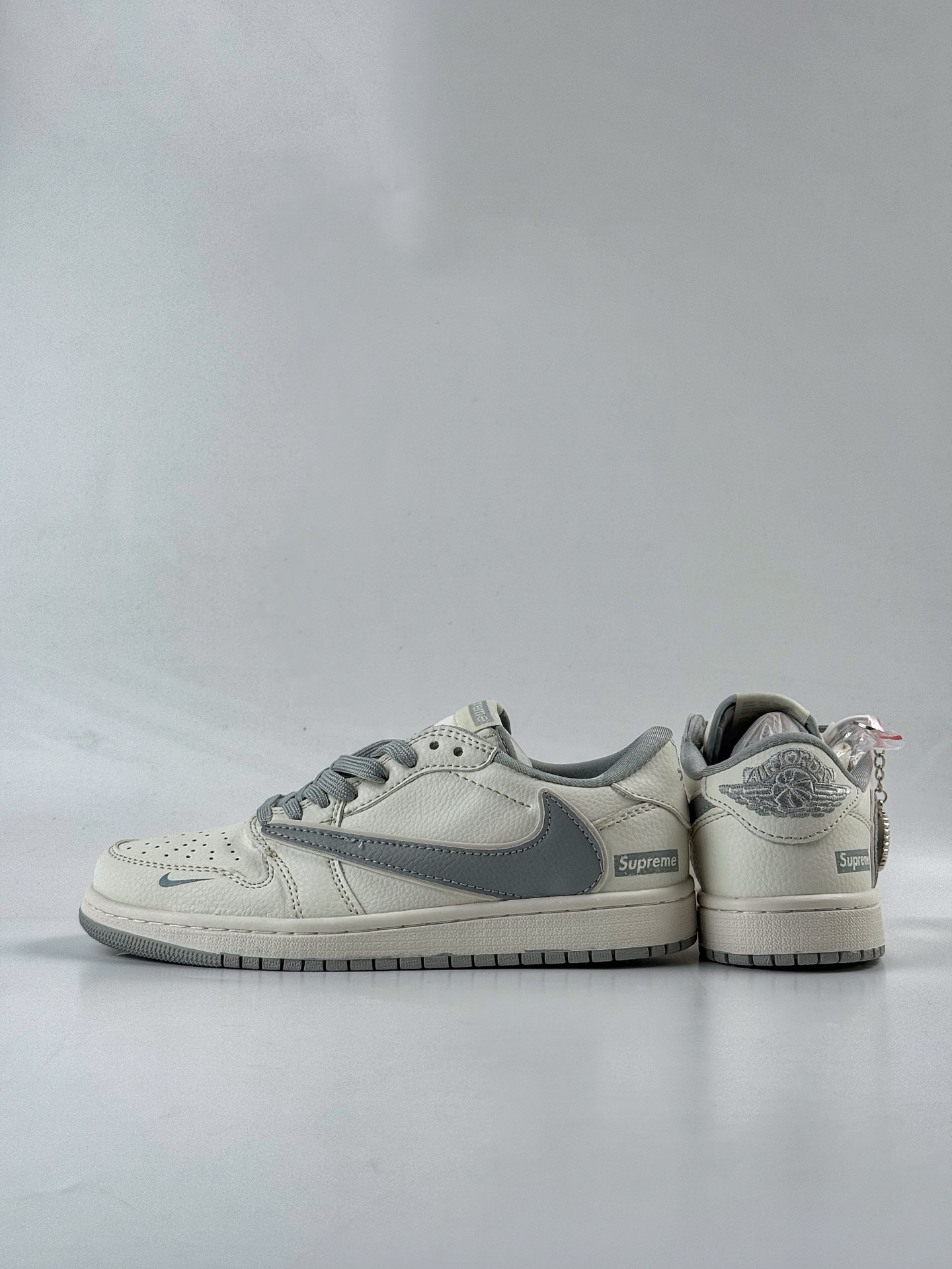 Travis Scott x Nike Air Jordan 1 Low x Superme Air Jordan 1 Low 反转白灰小勾倒钩 JW1188-155