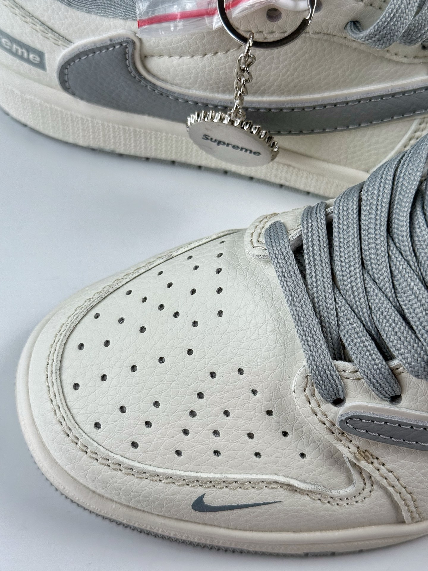 Travis Scott x Nike Air Jordan 1 Low x Superme Air Jordan 1 Low 反转白灰小勾倒钩 JW1188-155