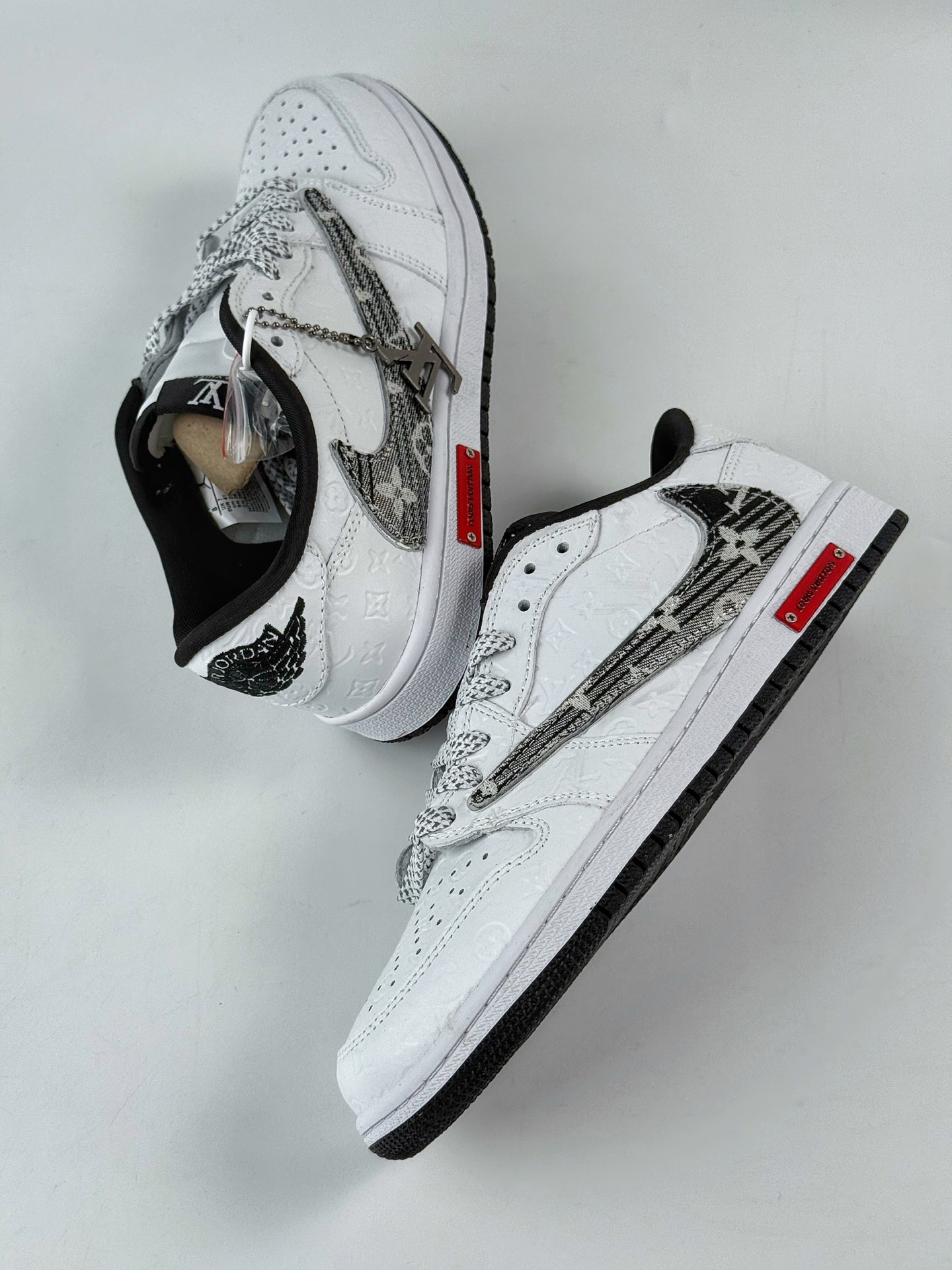 Travis Scott x Nike Air Jordan 1 Low x Louis Vuitton Air Jordan 1 Low 反转白黑满印满天星倒钩 XS2025-077