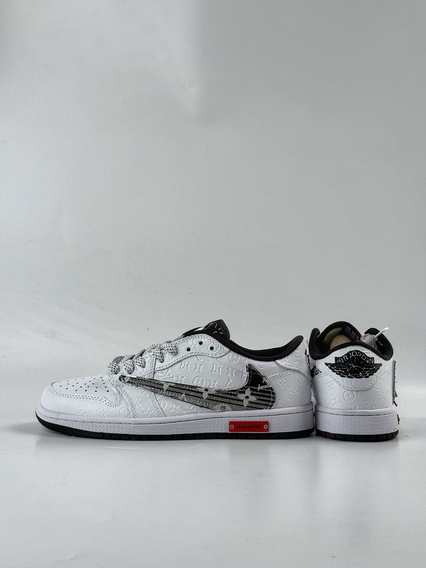 Travis Scott x Nike Air Jordan 1 Low x Louis Vuitton Air Jordan 1 Low 反转白黑满印满天星倒钩 XS2025-077