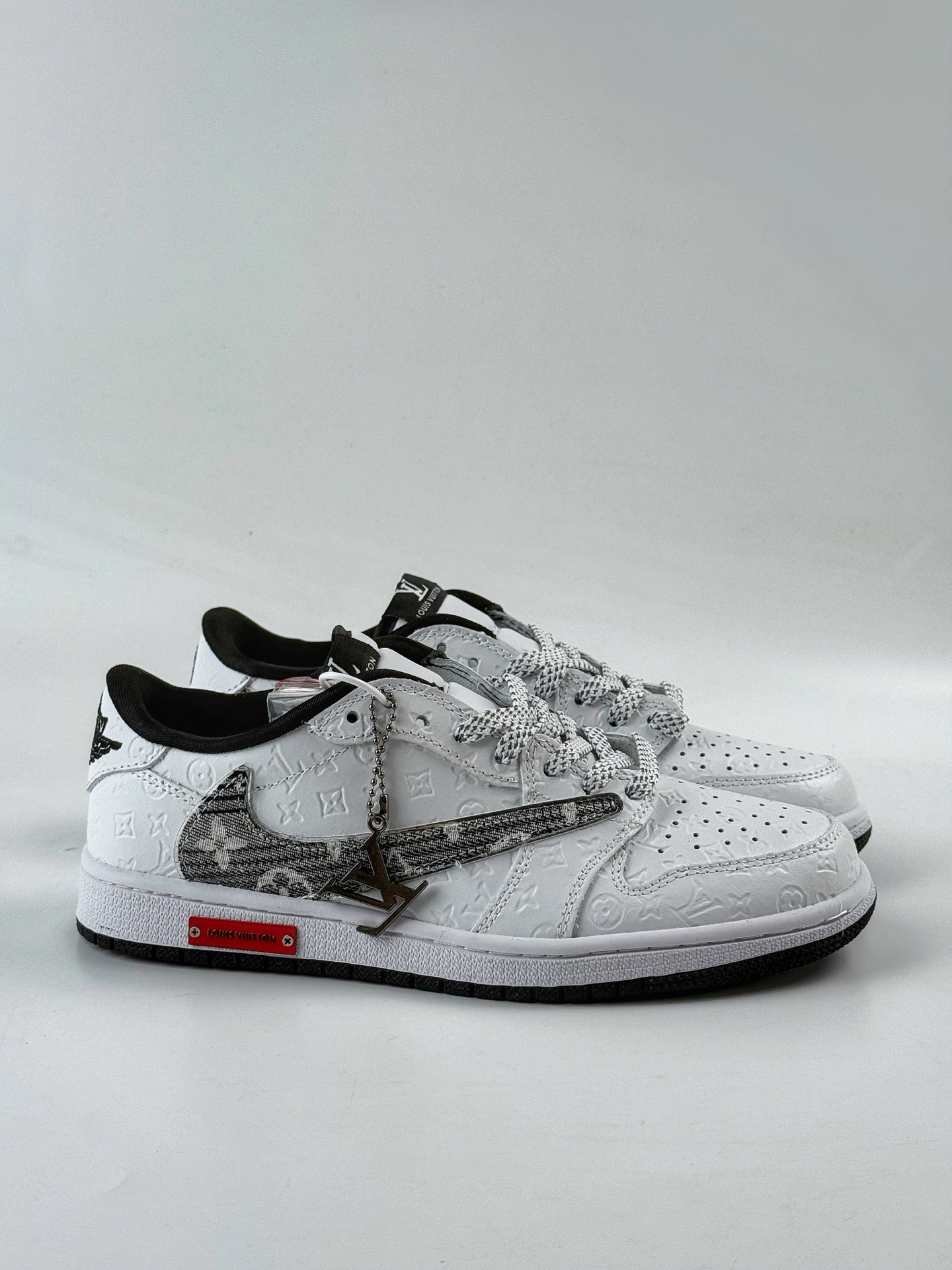 Travis Scott x Nike Air Jordan 1 Low x Louis Vuitton Air Jordan 1 Low 反转白黑满印满天星倒钩 XS2025-077